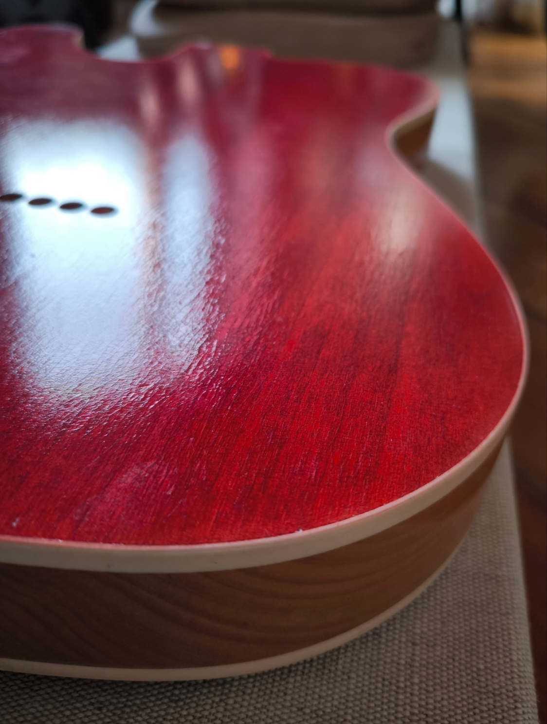 Cuerpo estilo Telecaster HS. Aliso Americano 2 piezas. Cherry.2kg