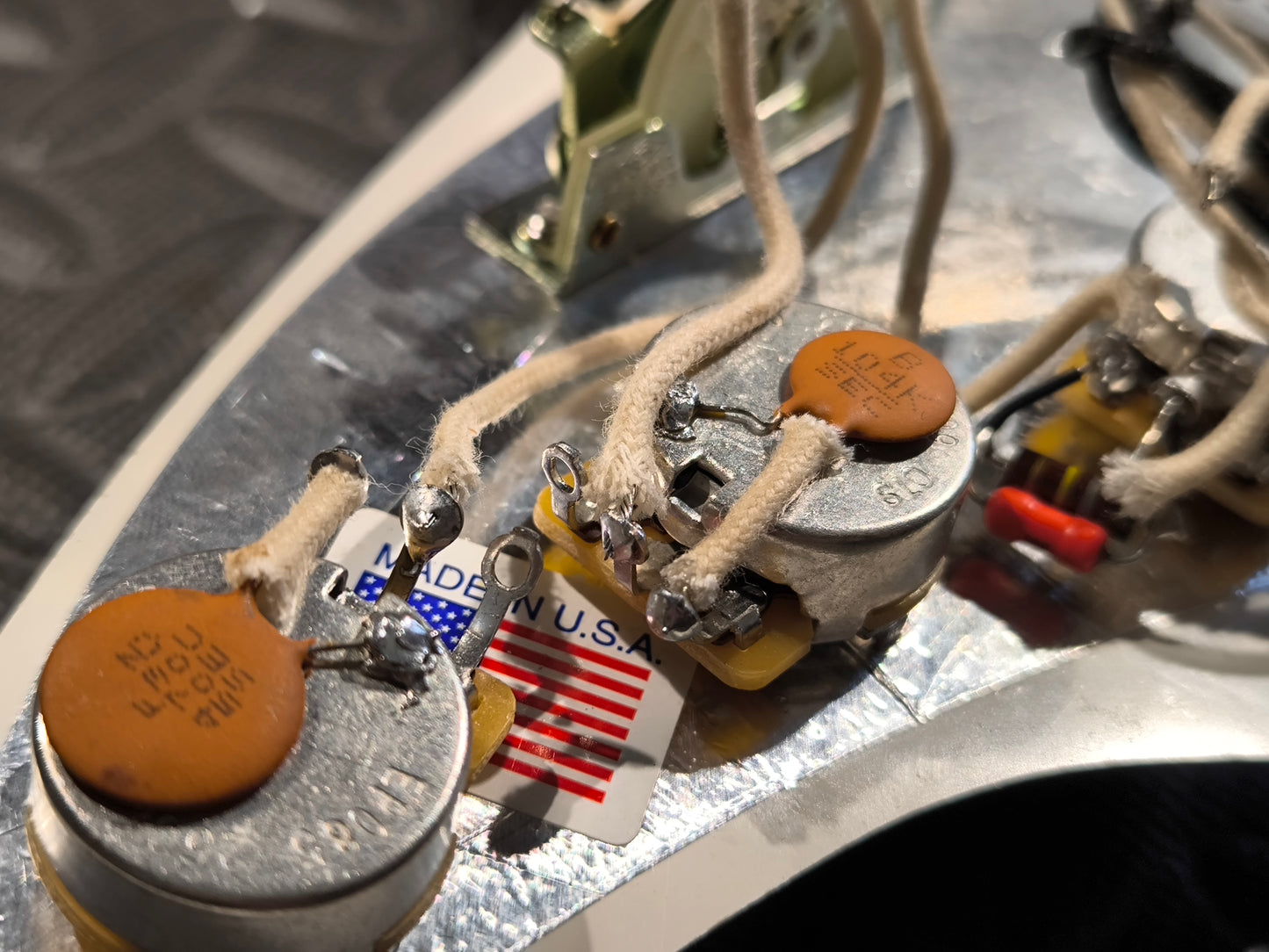 Stratocaster Pickguard Pre-loaded. 2 capacitors and Trebled bleed.