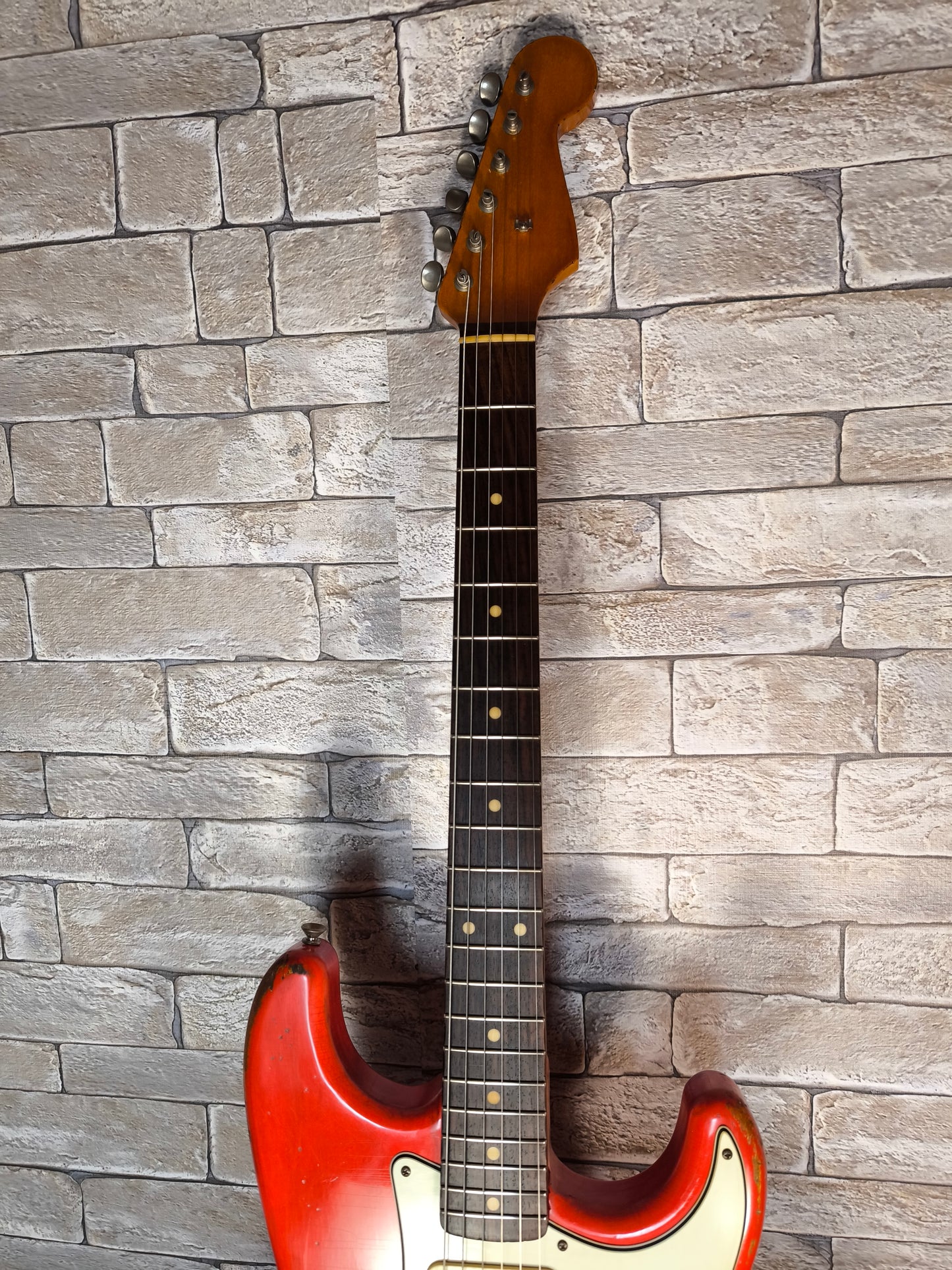 Stratocaster Relic 62. Fiesta Red. Nitro finish. Aged Tweed Case. Stratocaster Fiesta Red.