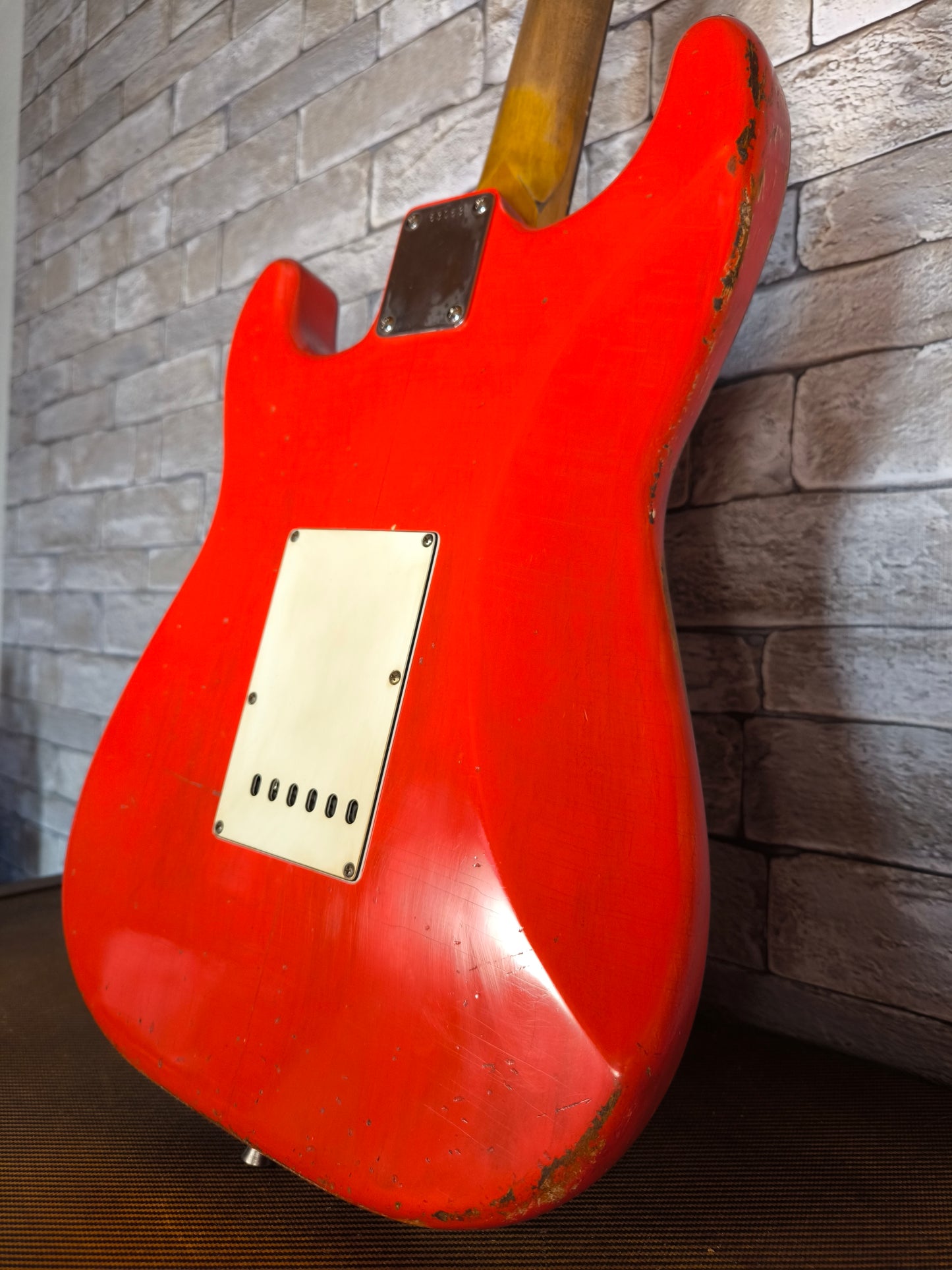 Stratocaster Relic 62. Fiesta Red. Nitro finish. Aged Tweed Case. Stratocaster Fiesta Red.