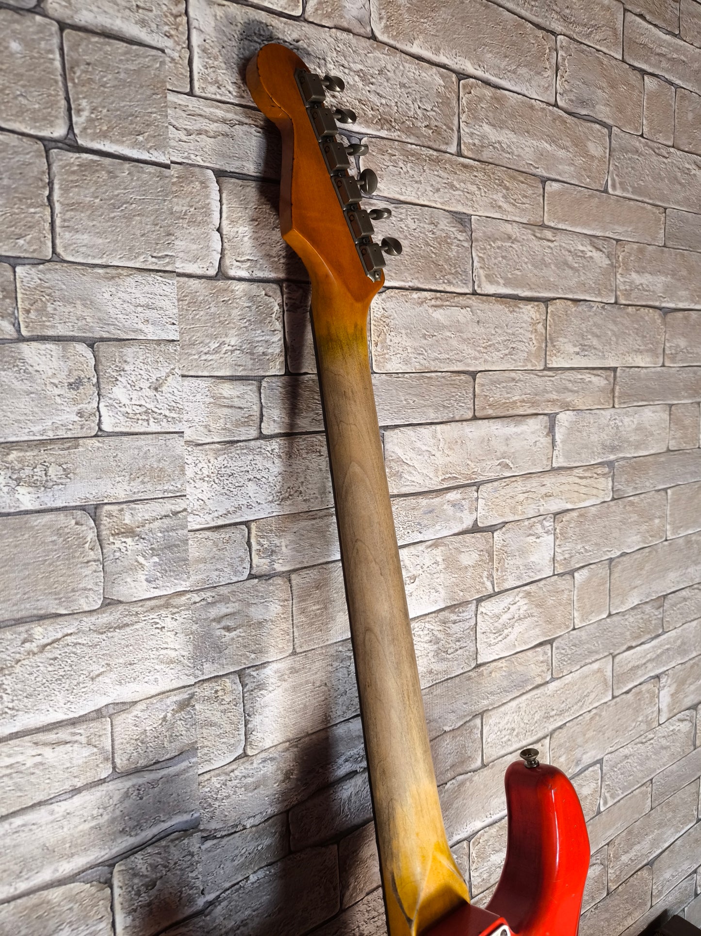 Stratocaster Relic 62. Fiesta Red. Nitro finish. Aged Tweed Case. Stratocaster Fiesta Red.