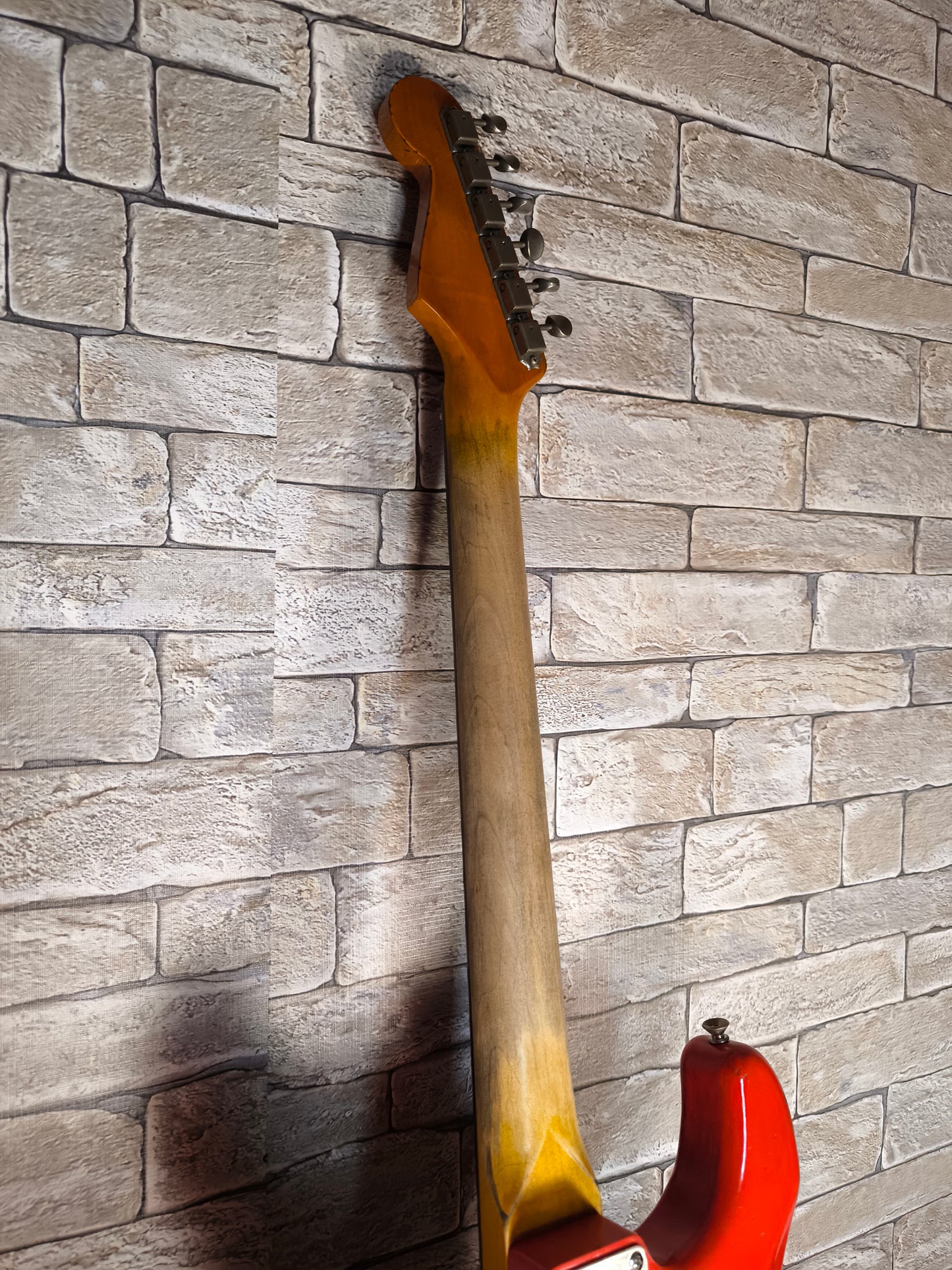 Stratocaster Relic 62. Fiesta Red. Nitro finish. Aged Tweed Case. Stratocaster Fiesta Red.