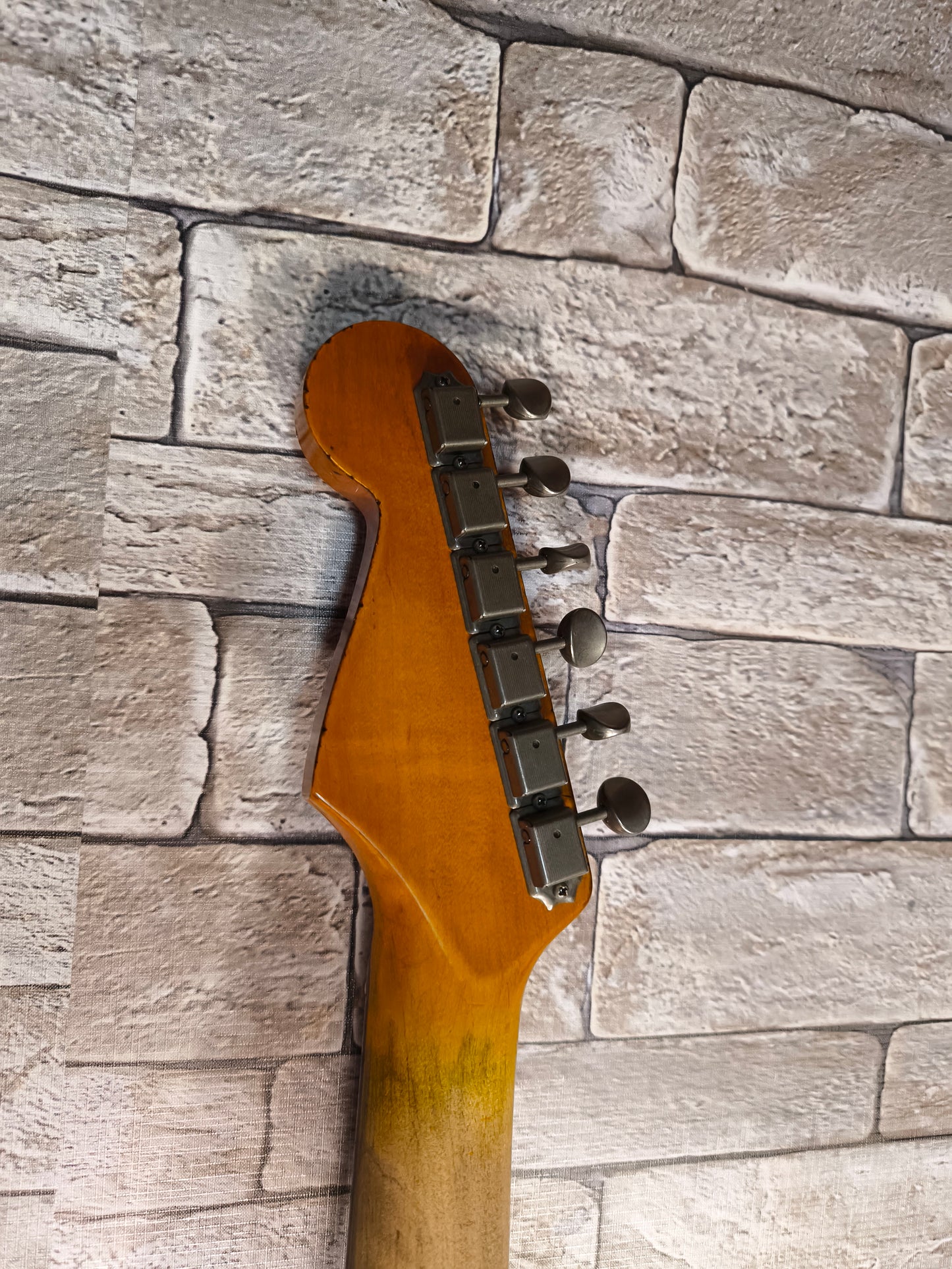 Stratocaster Relic 62. Fiesta Red. Nitro finish. Aged Tweed Case. Stratocaster Fiesta Red.