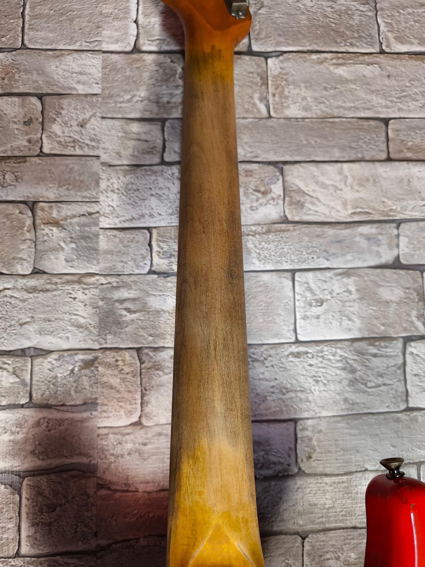 Stratocaster Relic 62. Fiesta Red. Nitro finish. Aged Tweed Case. Stratocaster Fiesta Red.