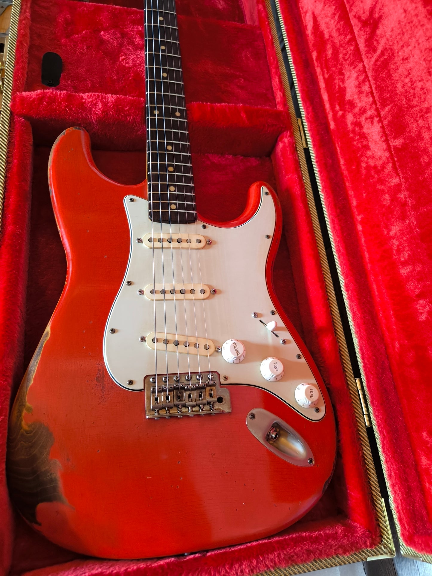Stratocaster Relic 62. Fiesta Red. Nitro finish. Aged Tweed Case. Stratocaster Fiesta Red.