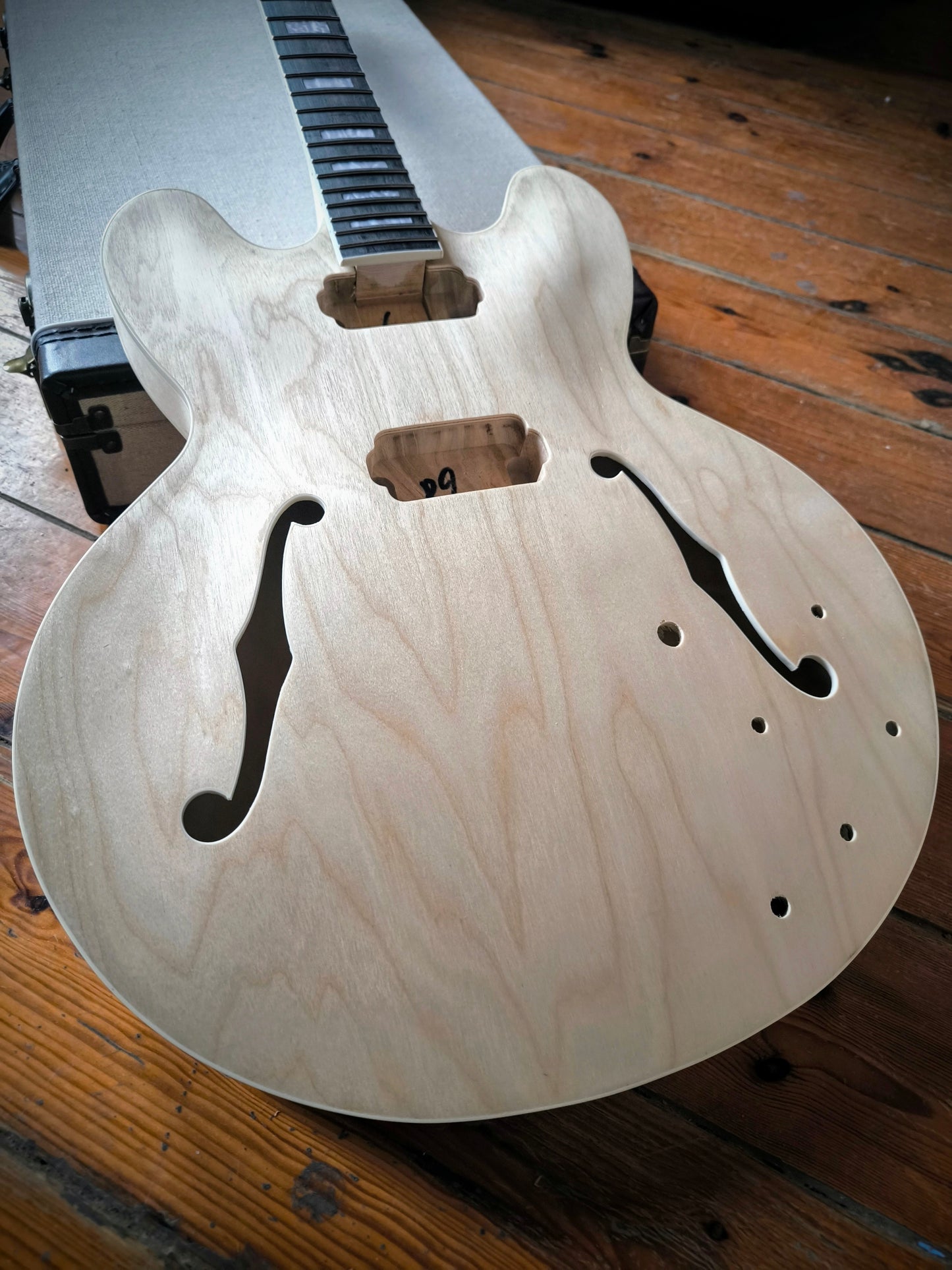 ES35. Guitarra de Semi Caja. CUSTOM ORDER.