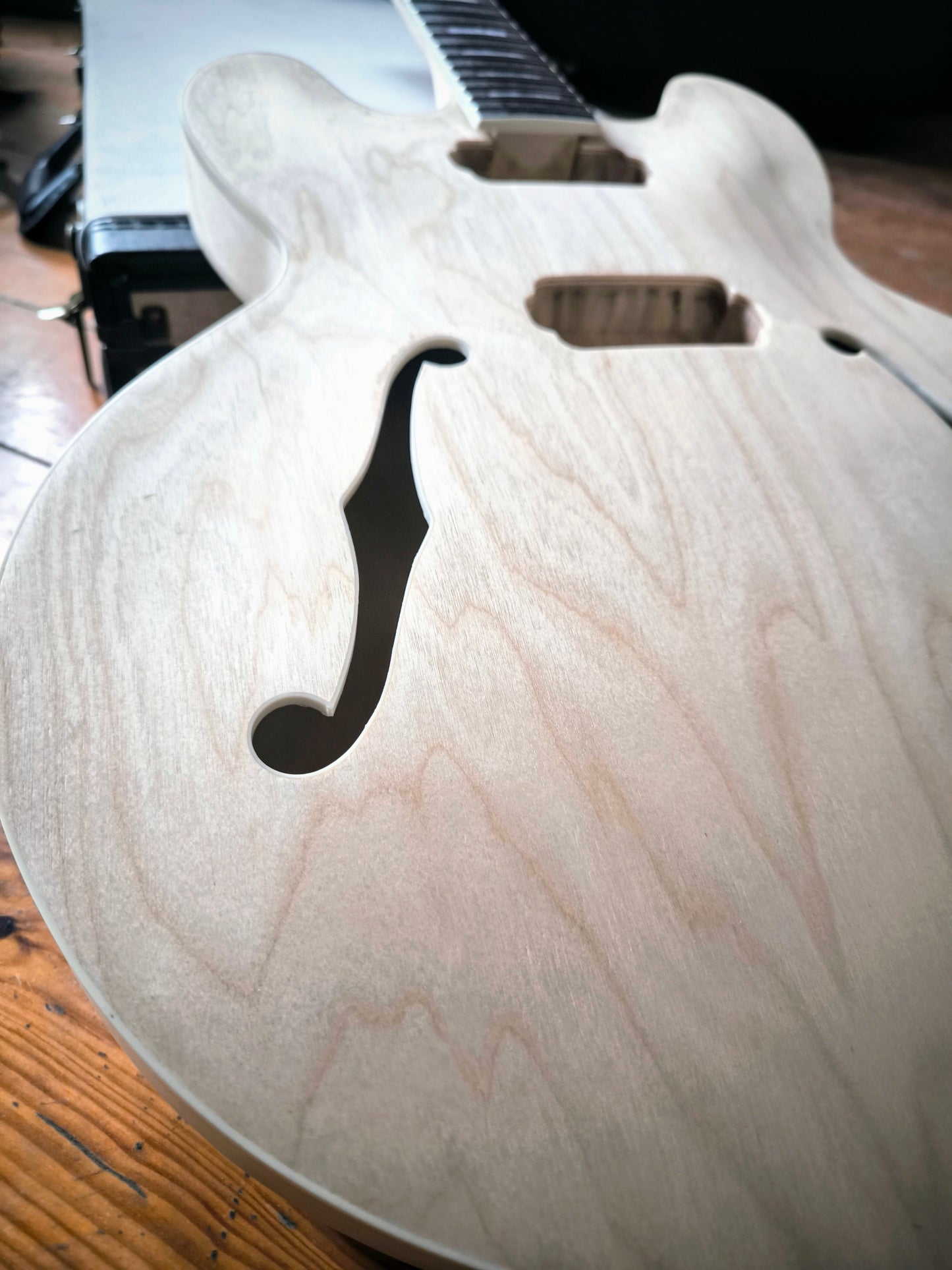 ES35. Guitarra de Semi Caja. CUSTOM ORDER.