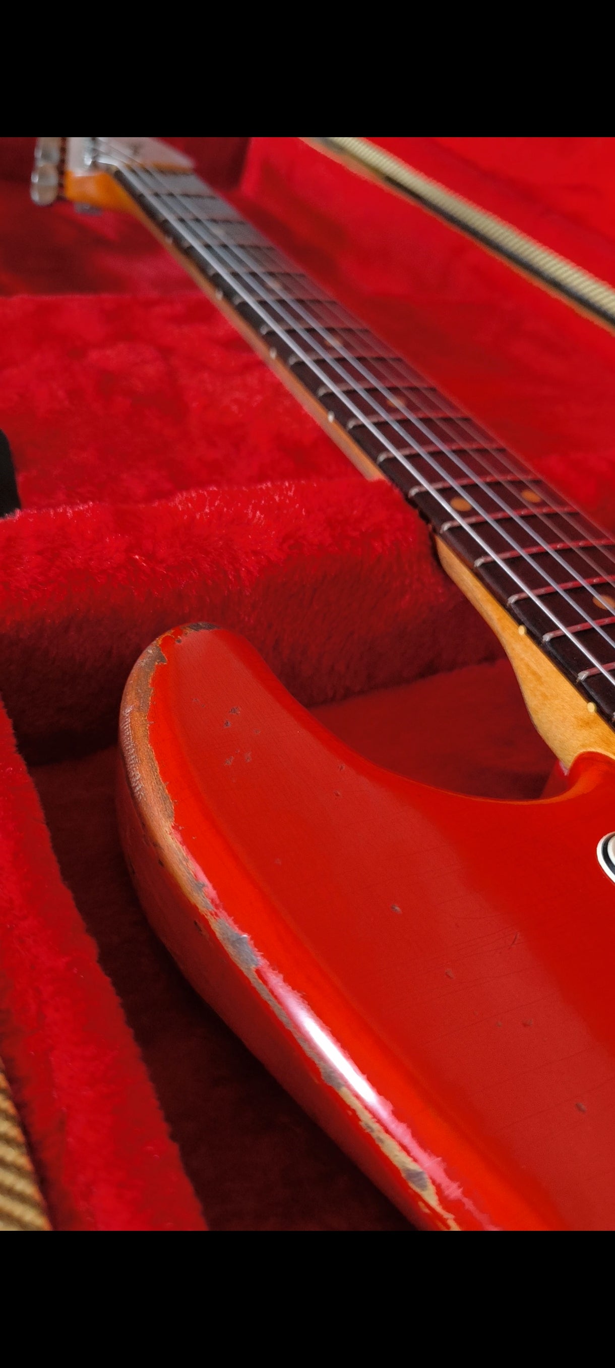 Stratocaster Relic 62. Fiesta Red. Nitro finish. Aged Tweed Case. Stratocaster Fiesta Red.