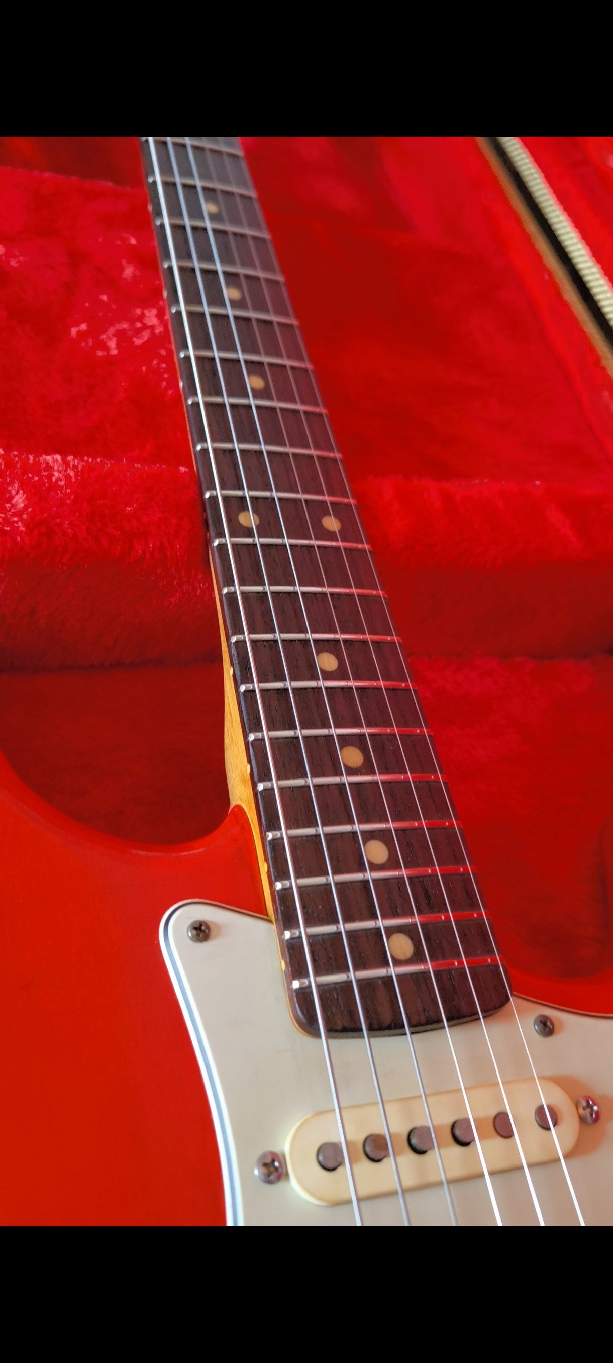 Stratocaster Relic 62. Fiesta Red. Nitro finish. Aged Tweed Case. Stratocaster Fiesta Red.