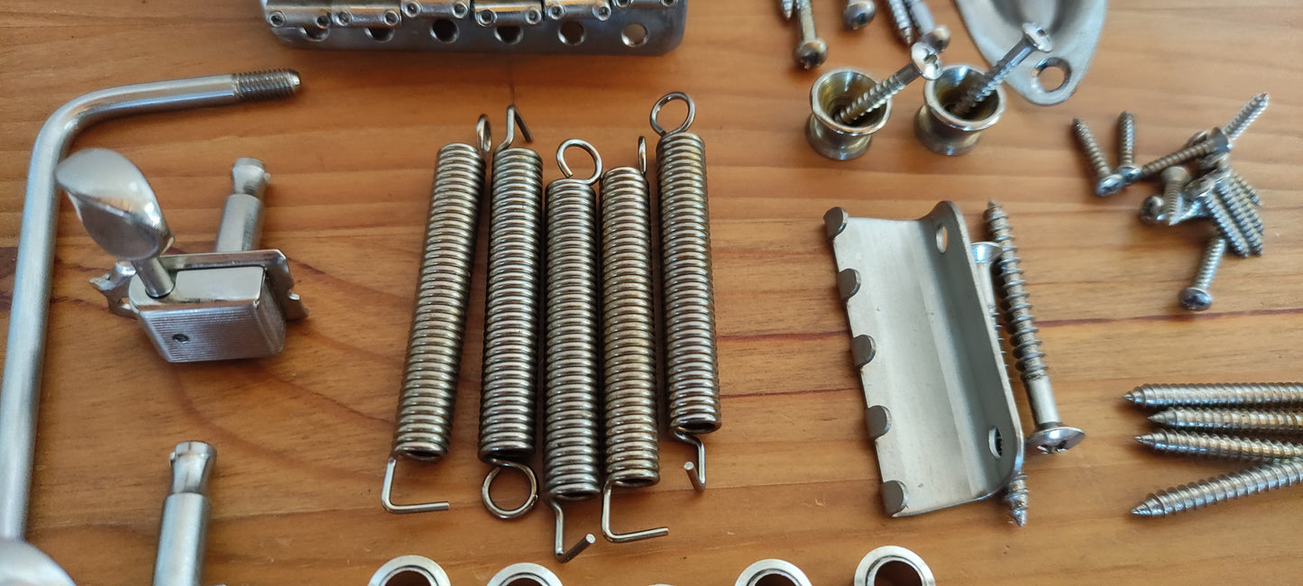 Strat Kit Hardware Deshined. CON TREMOLO.