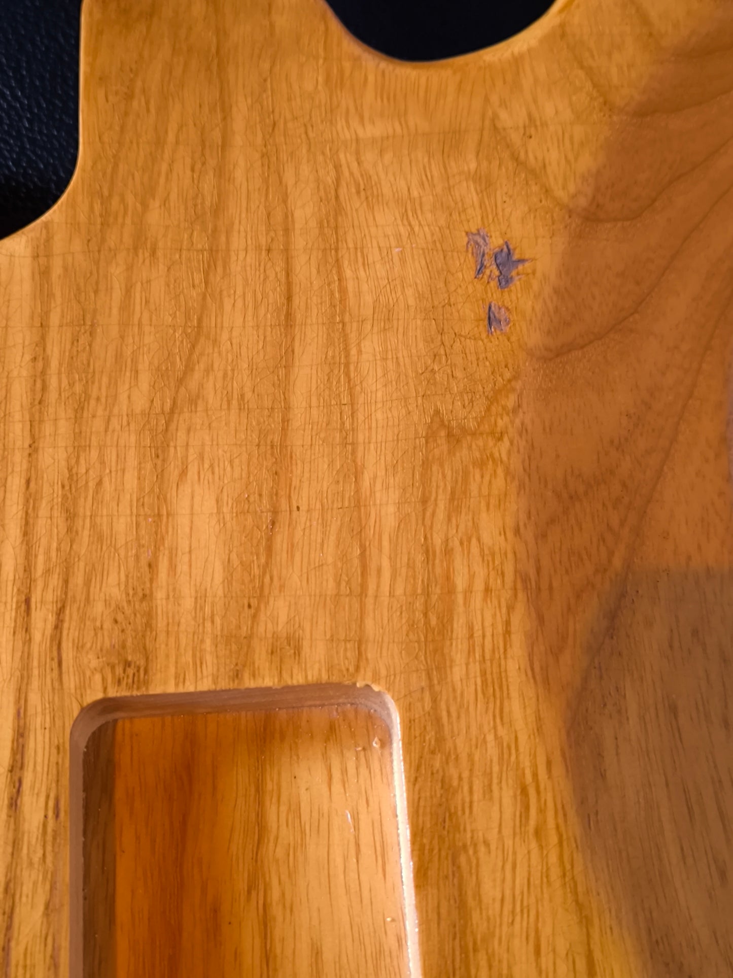 Stratocaster® Body HSH. Fresno de pantano. 1,9kg