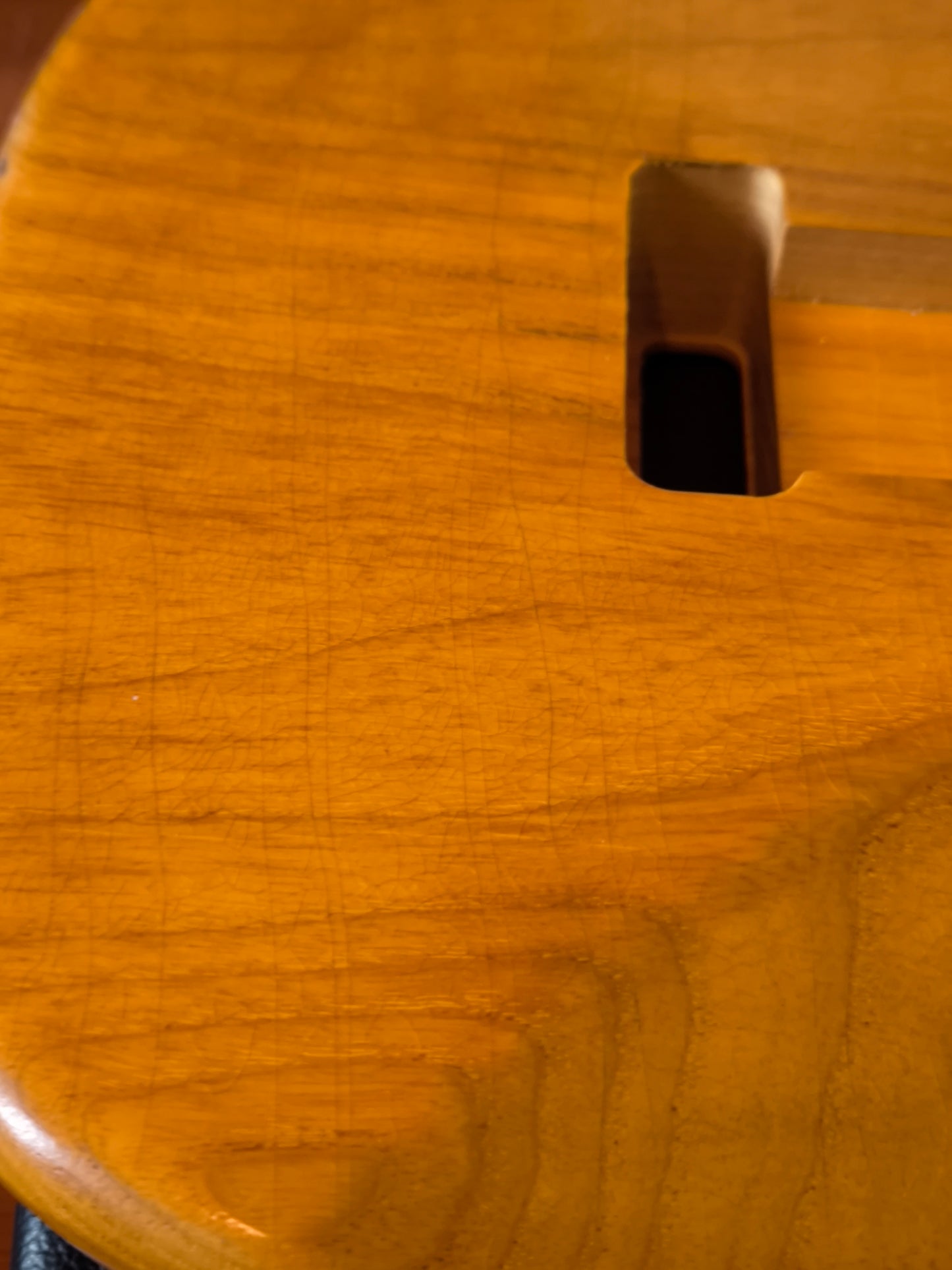 Stratocaster® Body HSH. Fresno de pantano. 1,9kg