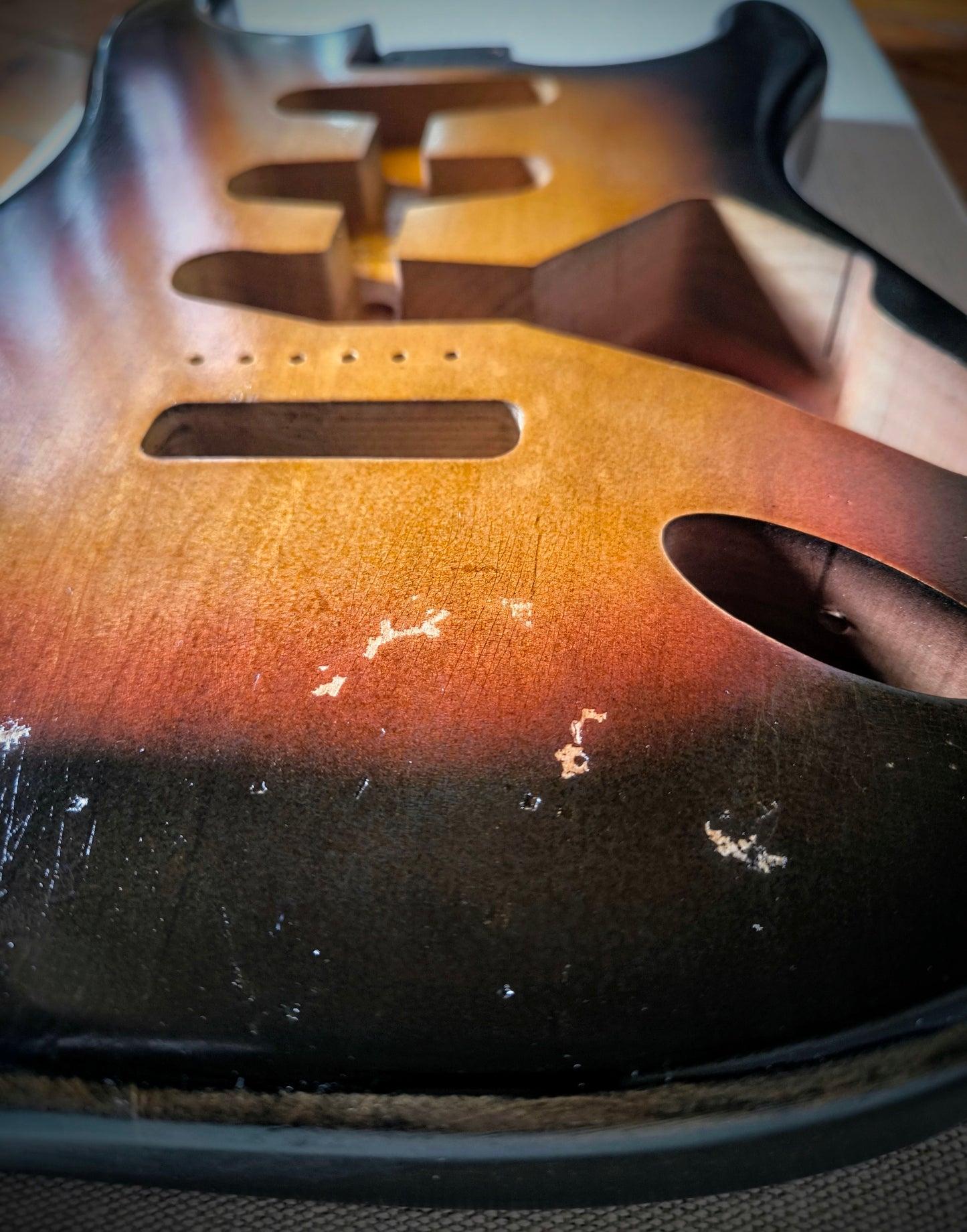 Cuerpo estilo Stratocaster®. 3TS. Aliso americano 2 piezas. Nitro. 1,8kg