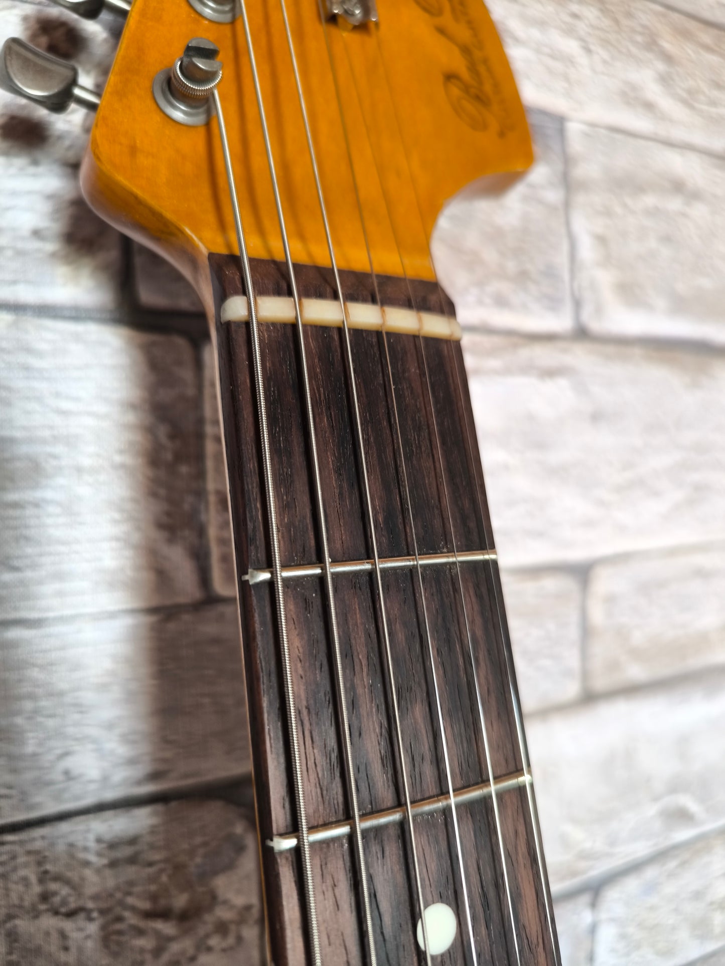 Stratocaster Style 69. Sonic Blue Nitro. 7'25. Relic medio. Hard case Gator incluido.