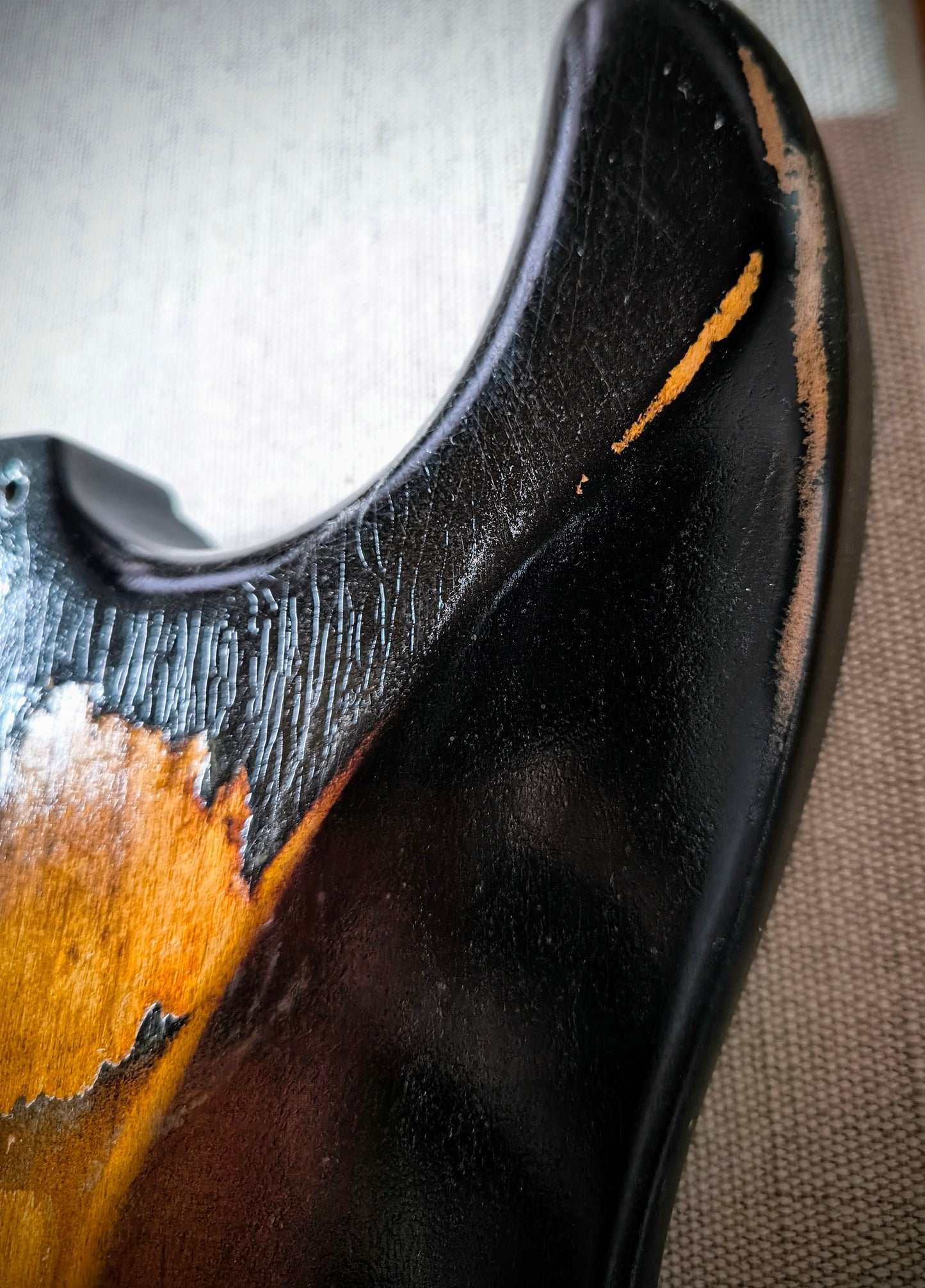 Cuerpo estilo Stratocaster®. 3TS. Aliso americano 2 piezas. Nitro. 1,8kg