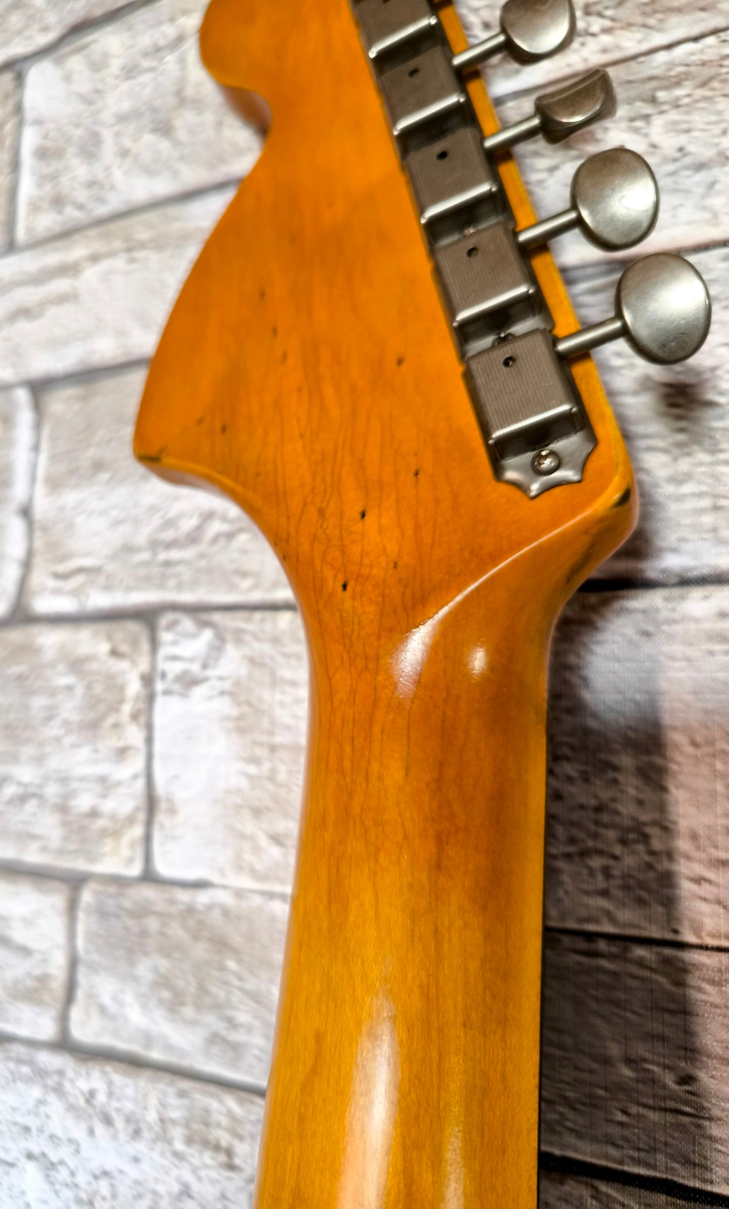 Stratocaster Style 69. Sonic Blue Nitro. 7'25. Relic medio. Hard case Gator incluido.