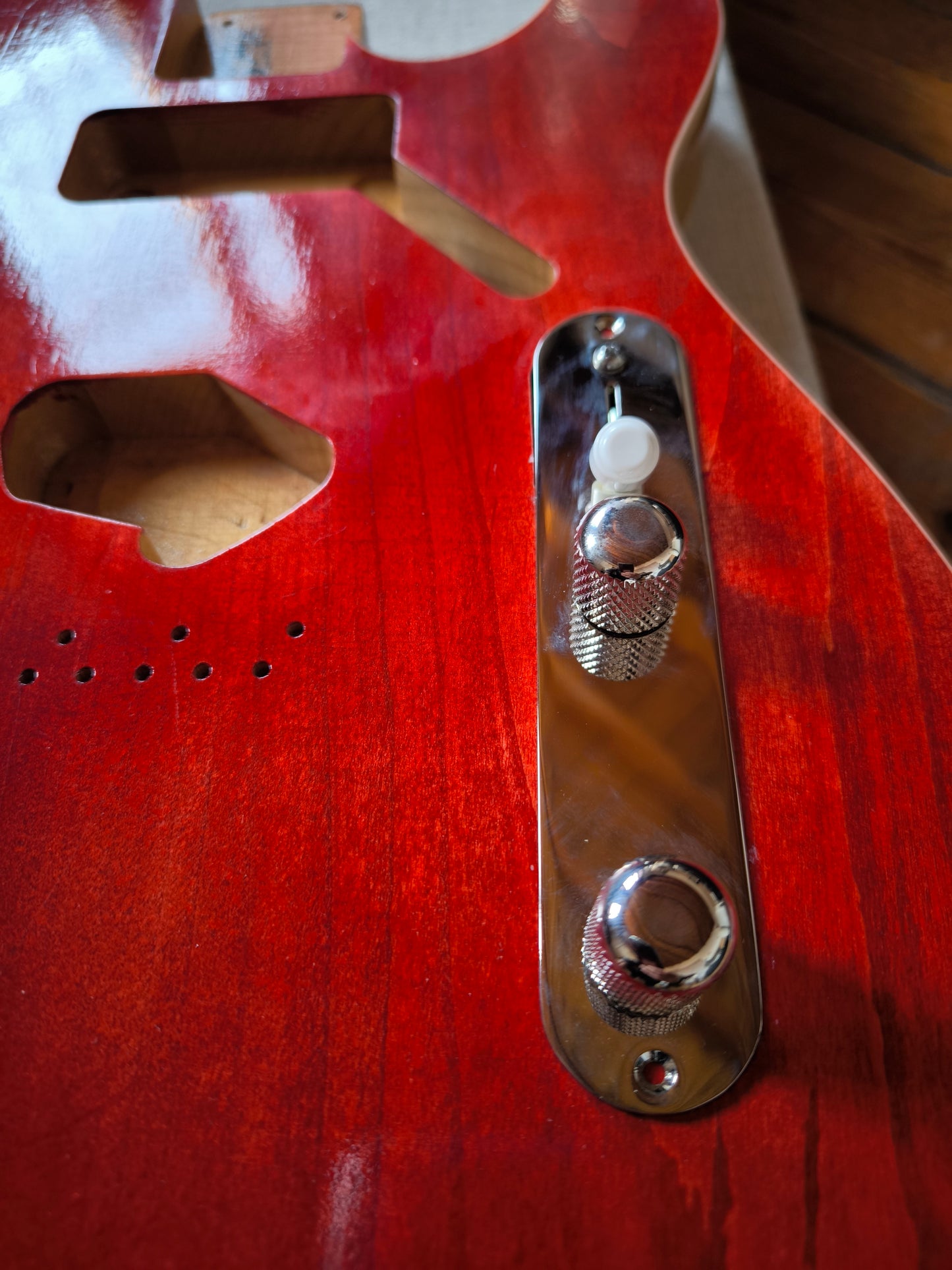 Cuerpo estilo Telecaster HS. Aliso Americano 2 piezas. Cherry.2kg