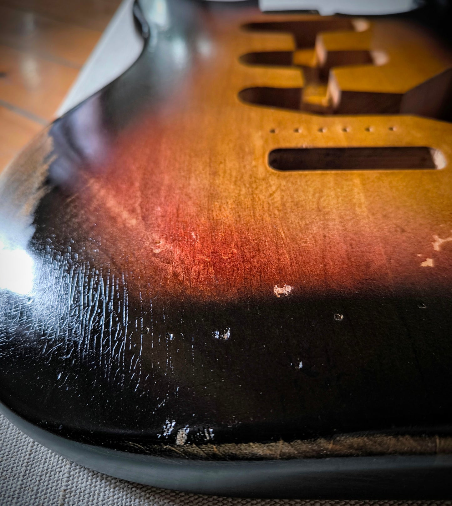 Cuerpo estilo Stratocaster®. 3TS. Aliso americano 2 piezas. Nitro. 1,8kg