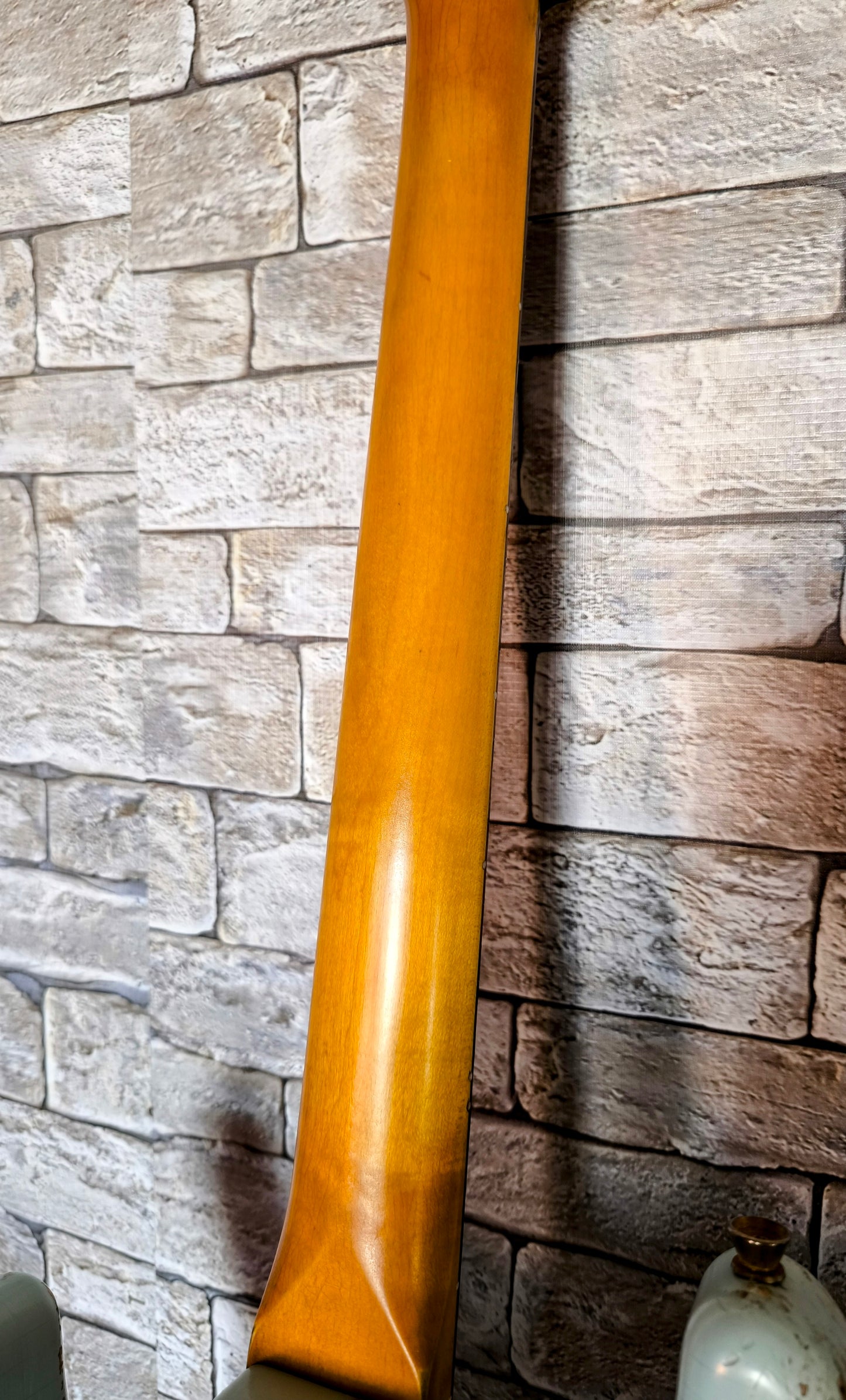 Stratocaster Style 69. Sonic Blue Nitro. 7'25. Relic medio. Hard case Gator incluido.