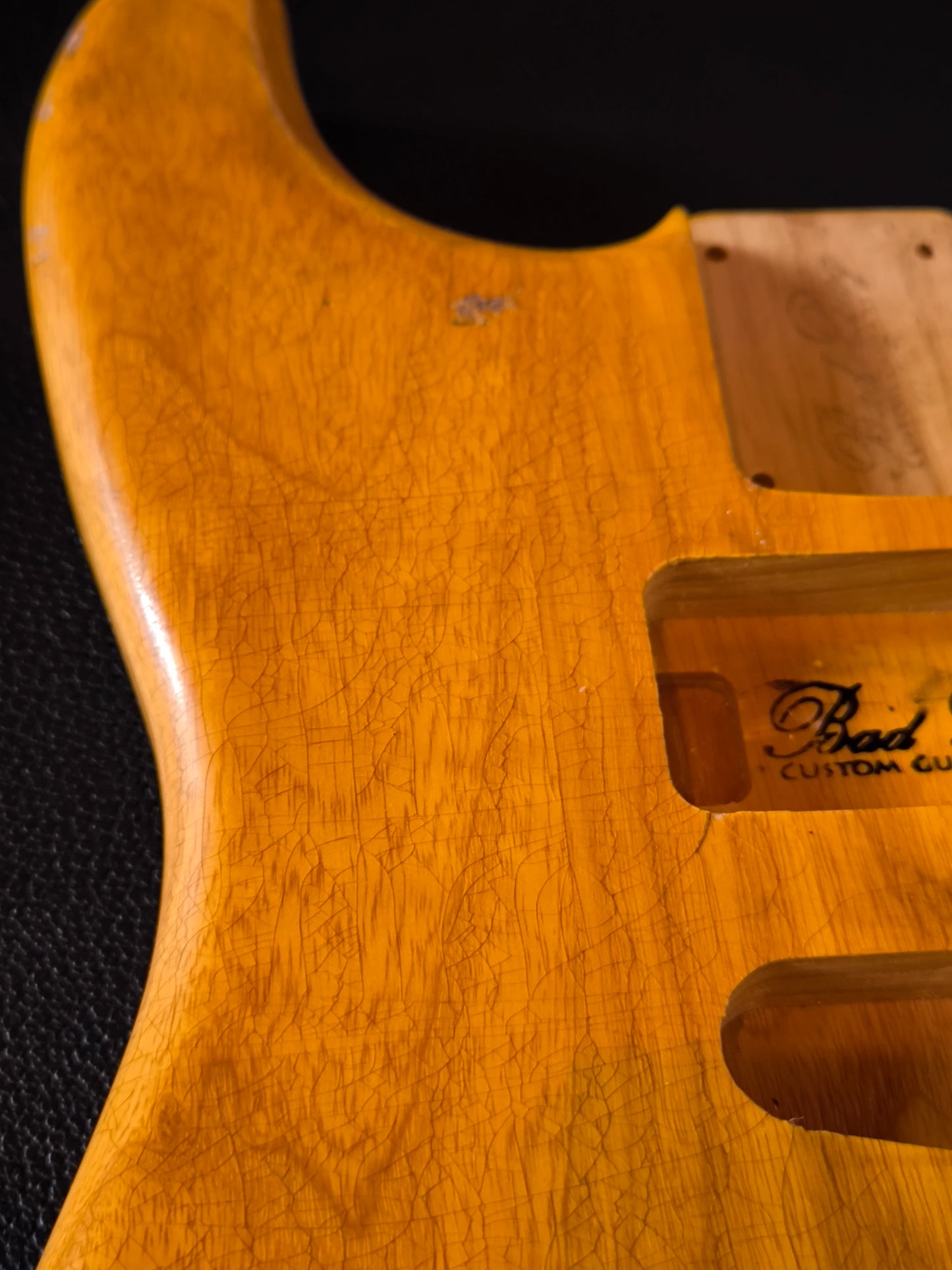 Stratocaster® Body HSH. Fresno de pantano. 1,9kg