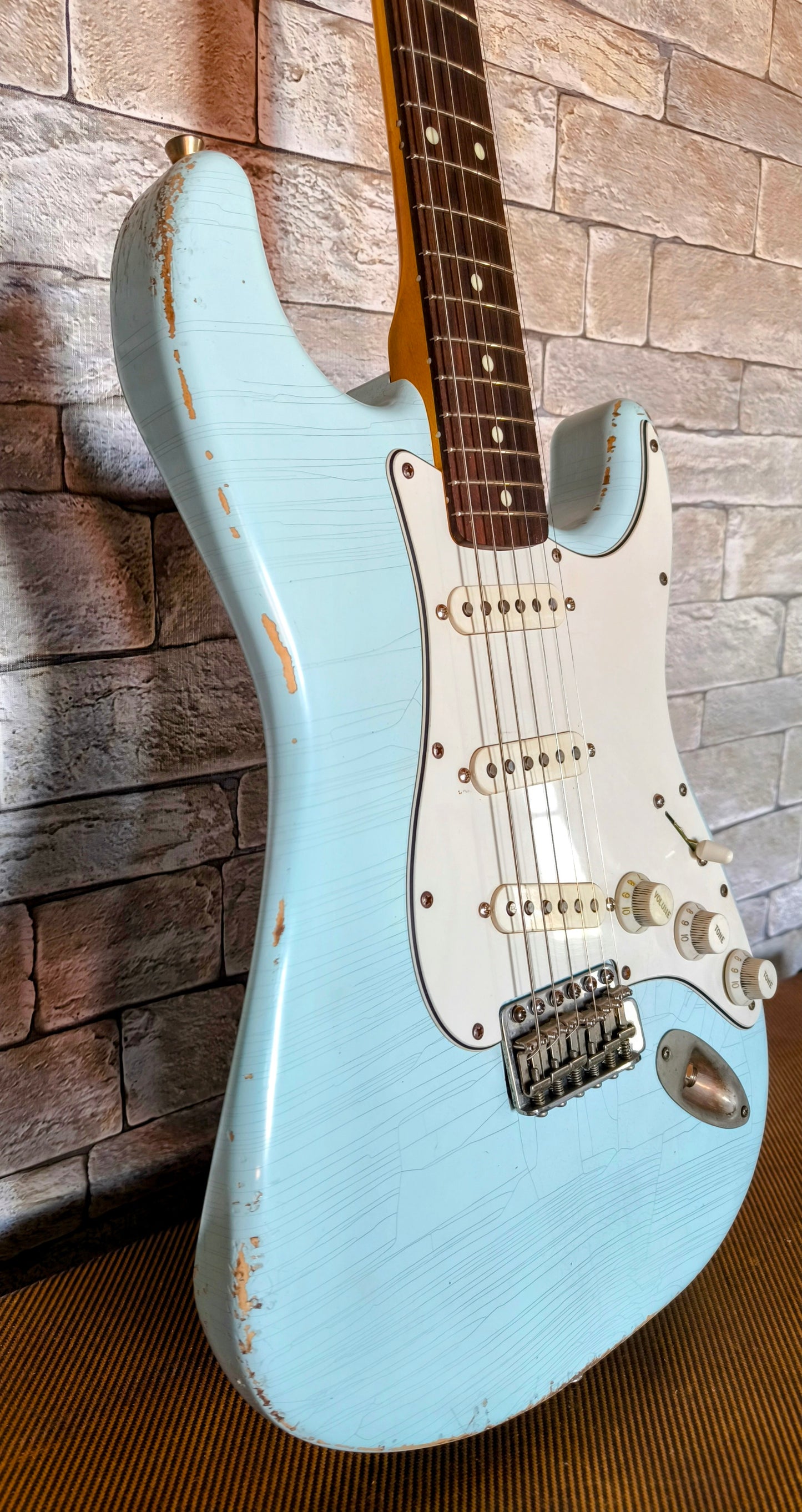 Stratocaster Style 69. Sonic Blue Nitro. 7'25. Relic medio. Hard case Gator incluido.