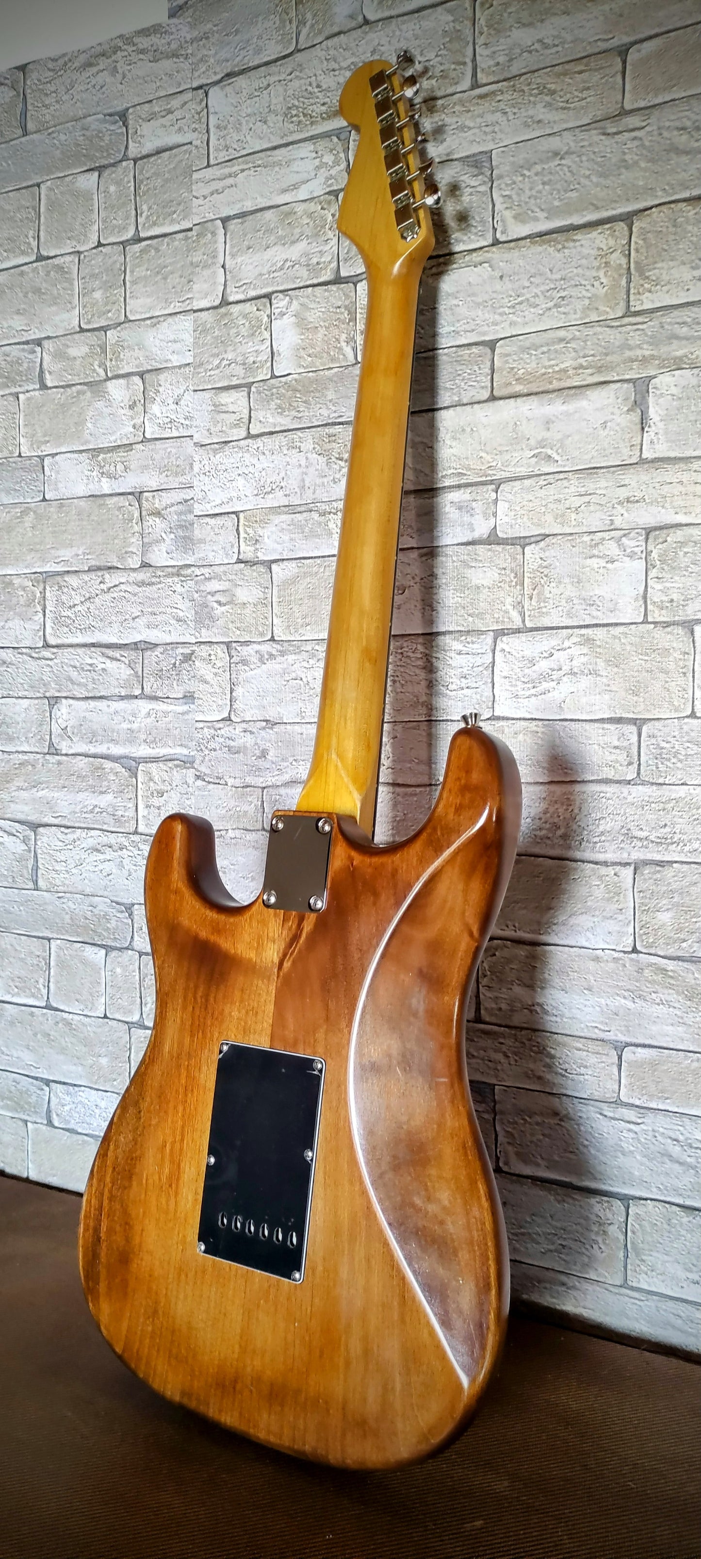 Stratocaster style relic guitar. Walnut. Nitro. SRV style.