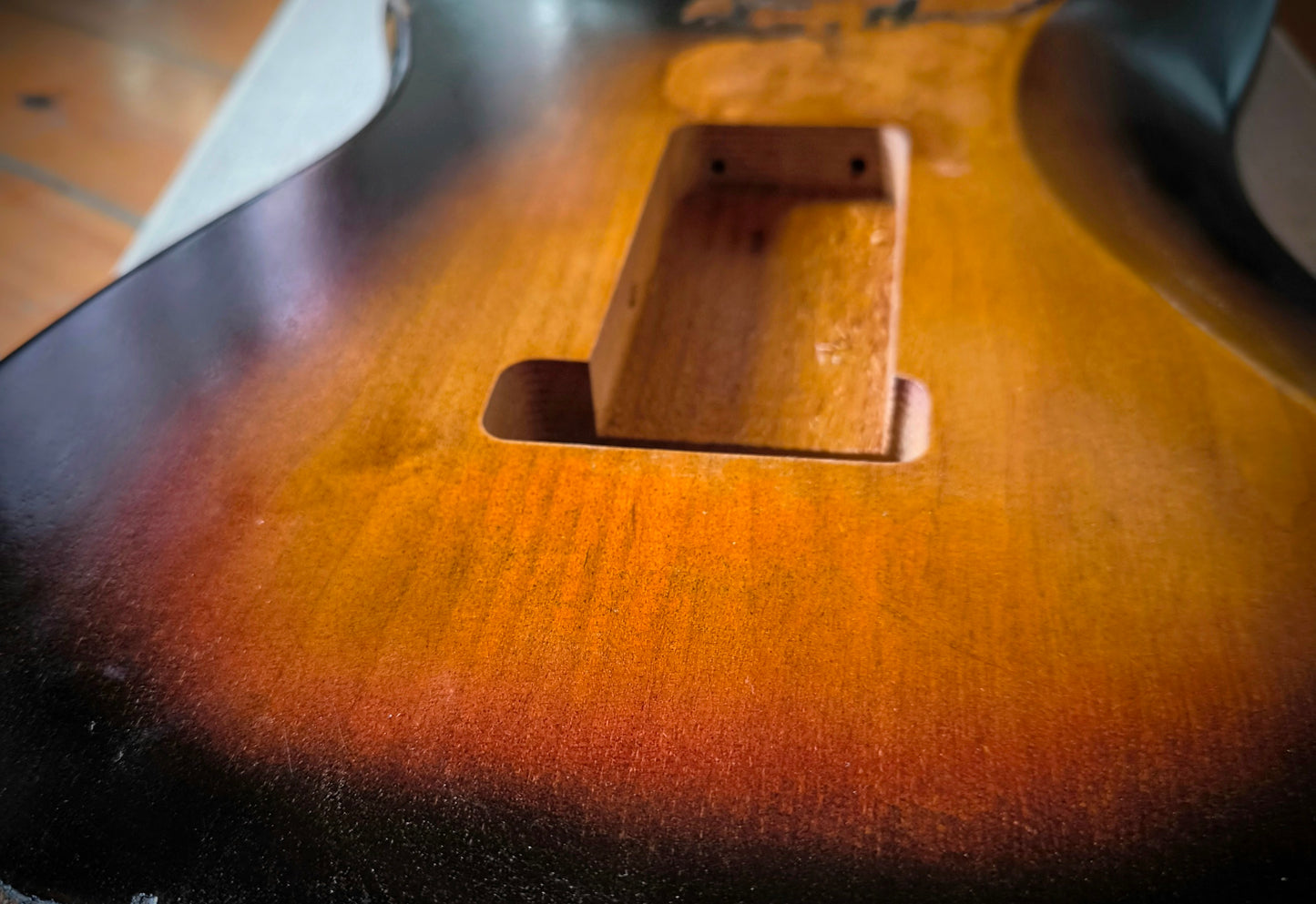 Cuerpo estilo Stratocaster®. 3TS. Aliso americano 2 piezas. Nitro. 1,8kg