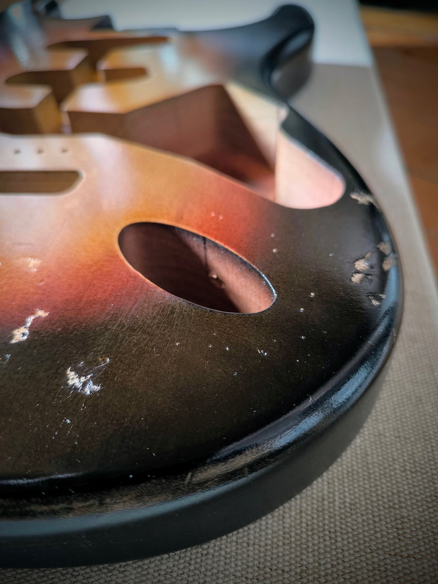 Cuerpo estilo Stratocaster®. 3TS. Aliso americano 2 piezas. Nitro. 1,8kg