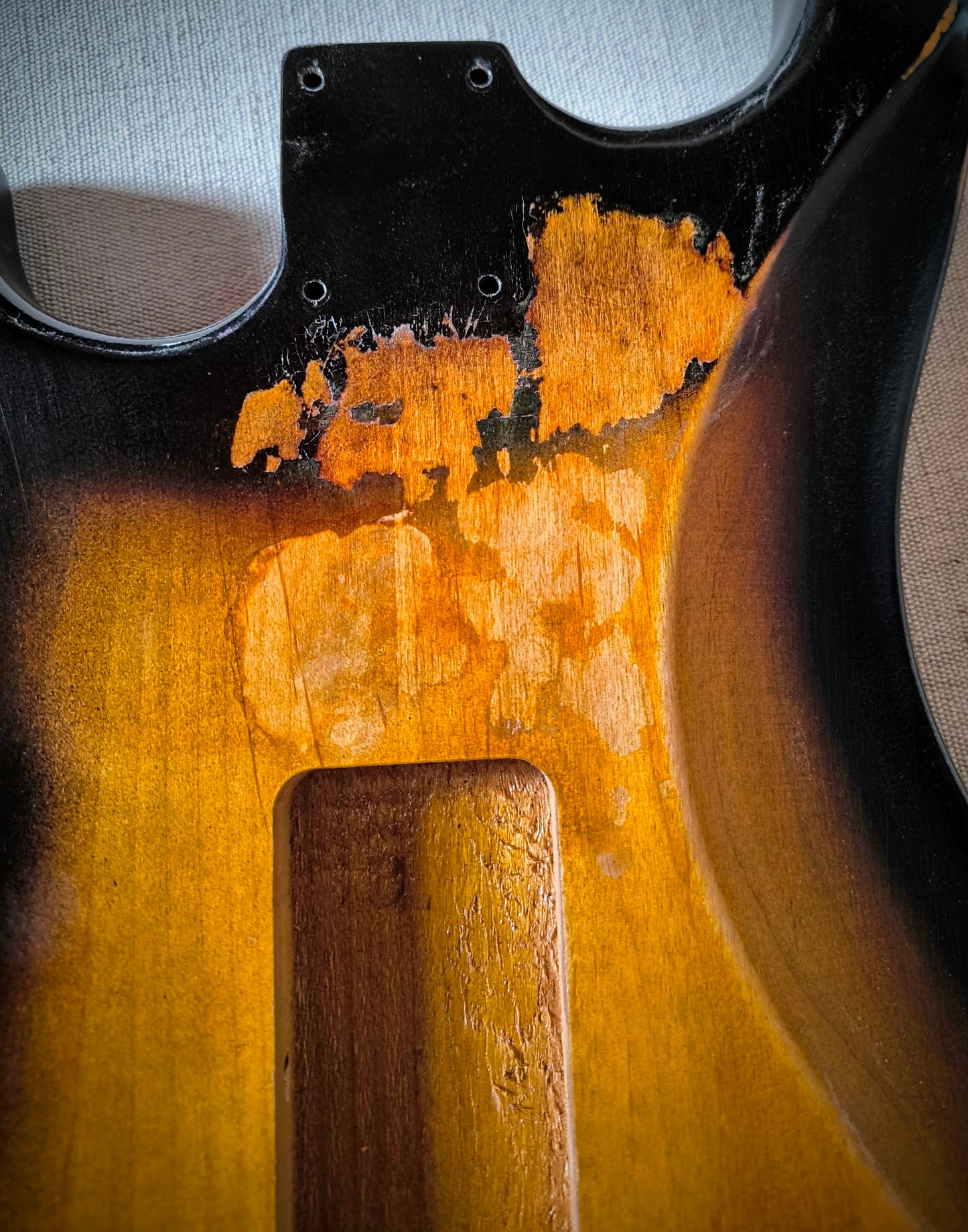 Cuerpo estilo Stratocaster®. 3TS. Aliso americano 2 piezas. Nitro. 1,8kg