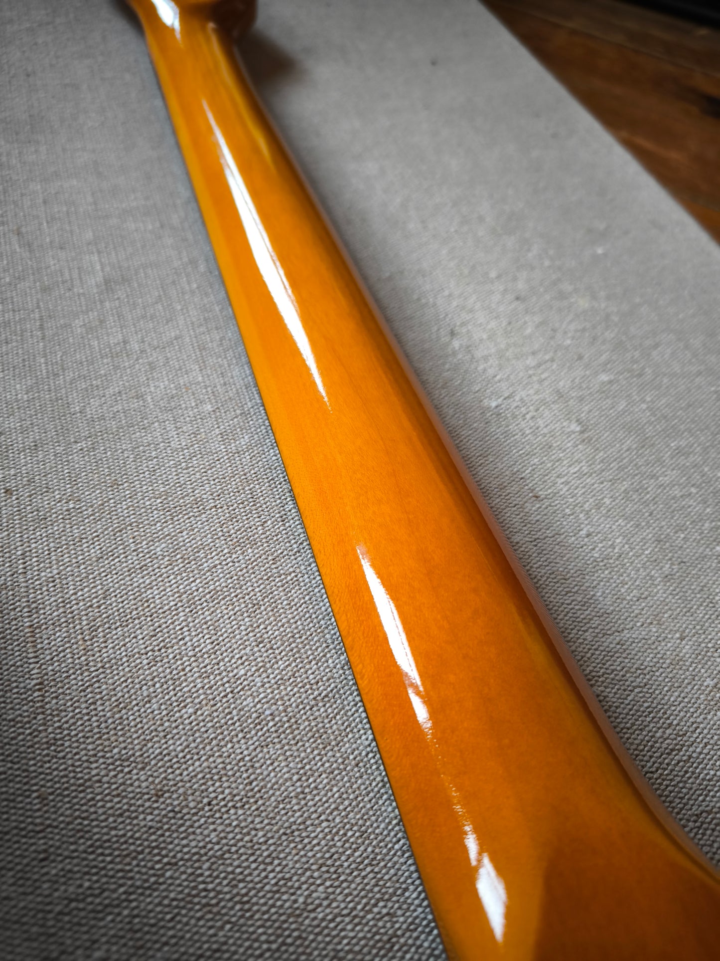 Mástil para Telecaster®. Allparts TRO-C. Radio 10'. C medio. FINISHED. Amber.