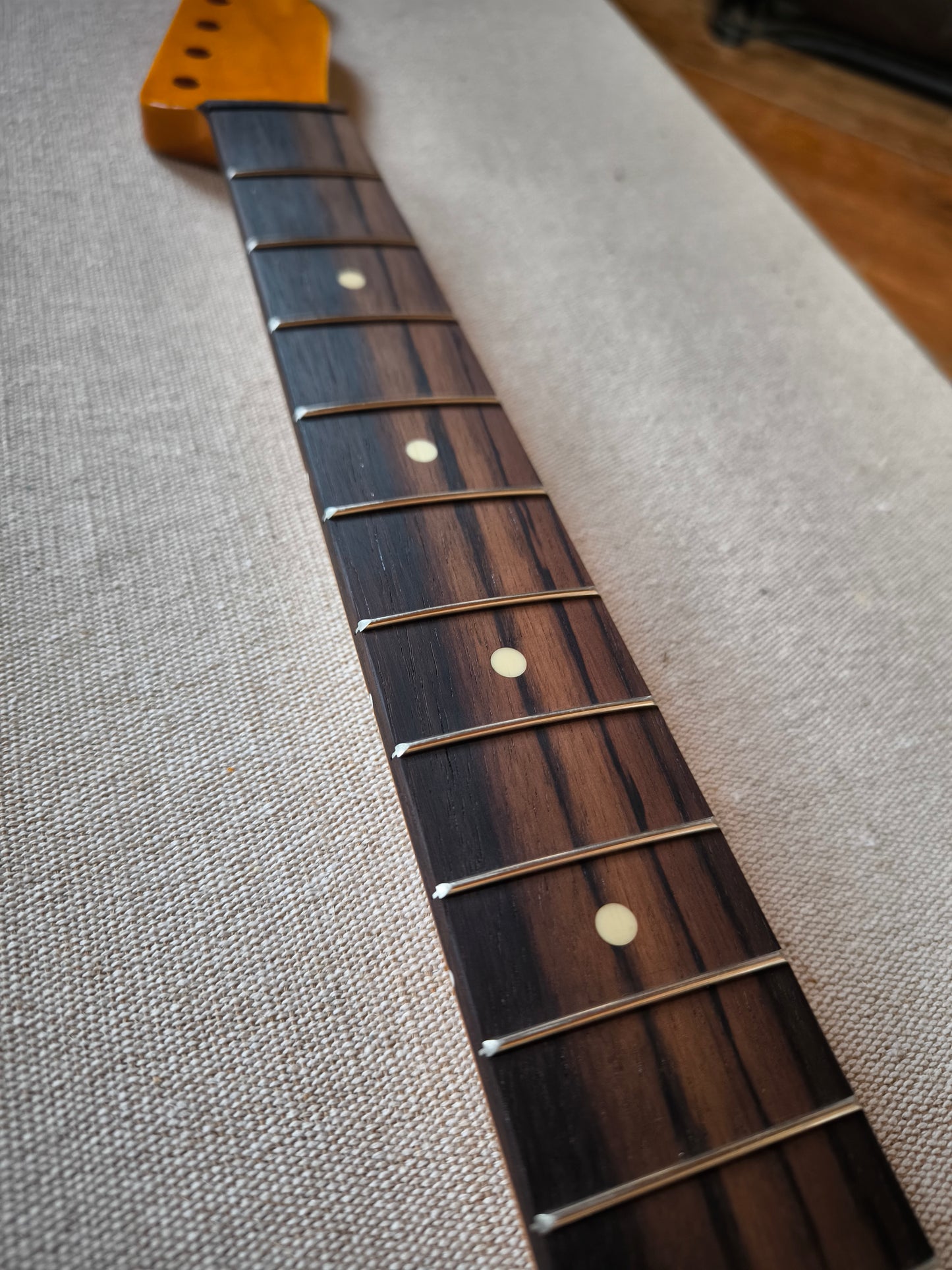 Mástil para Telecaster®. Allparts TRO-C. Radio 10'. C medio. FINISHED. Amber.