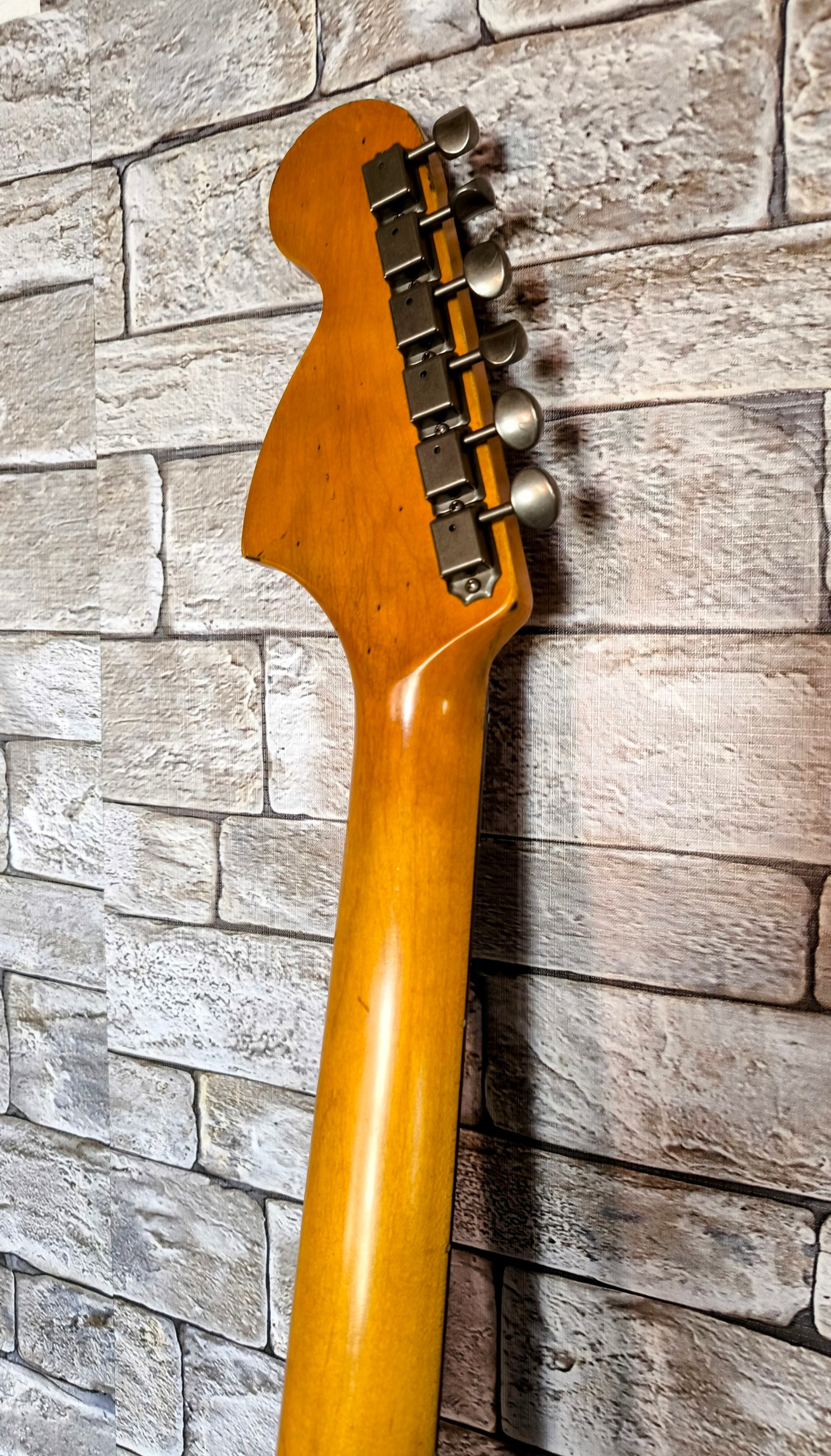 Stratocaster Style 69. Sonic Blue Nitro. 7'25. Relic medio. Hard case Gator incluido.