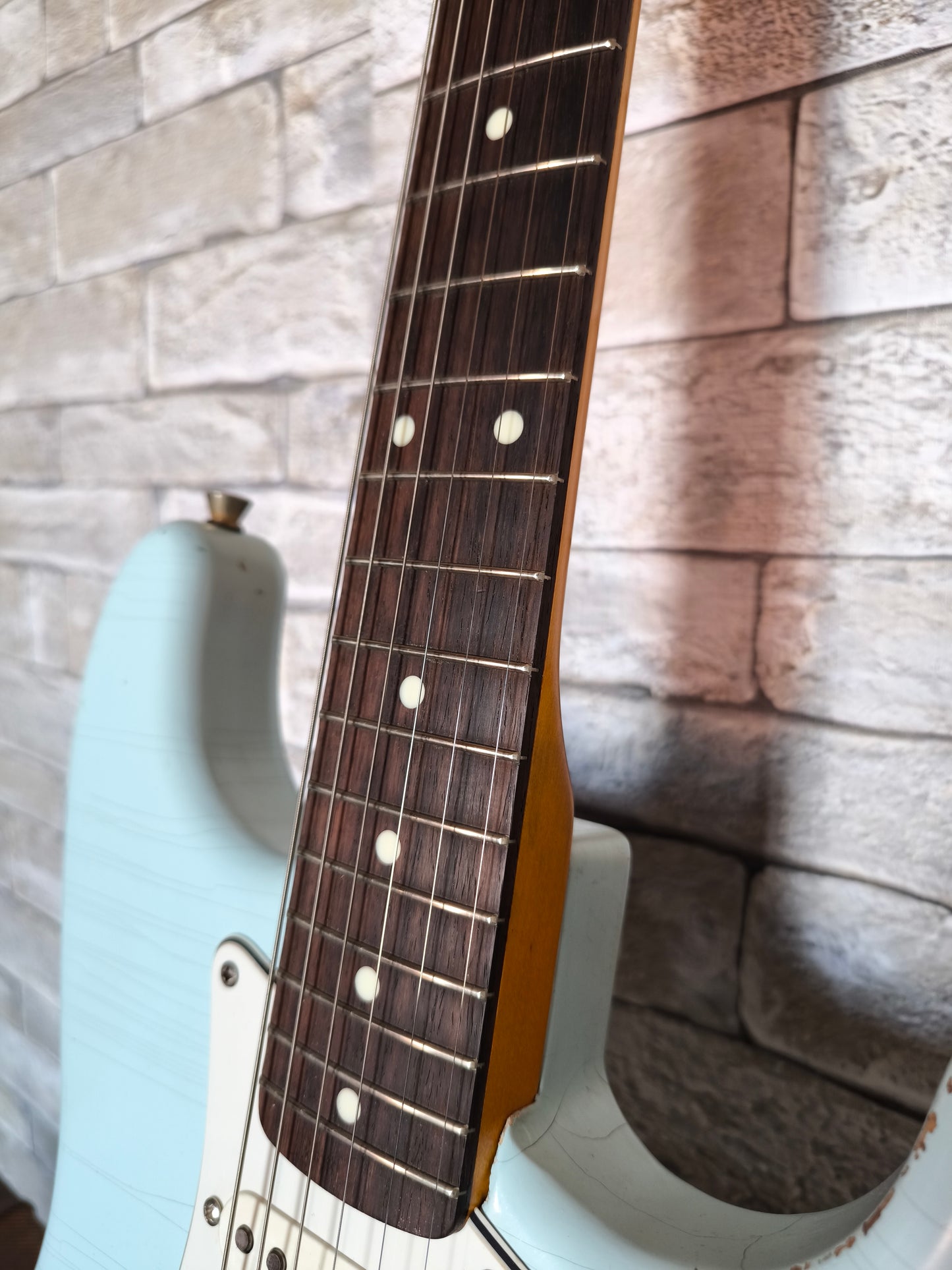 Stratocaster Style 69. Sonic Blue Nitro. 7'25. Relic medio. Hard case Gator incluido.