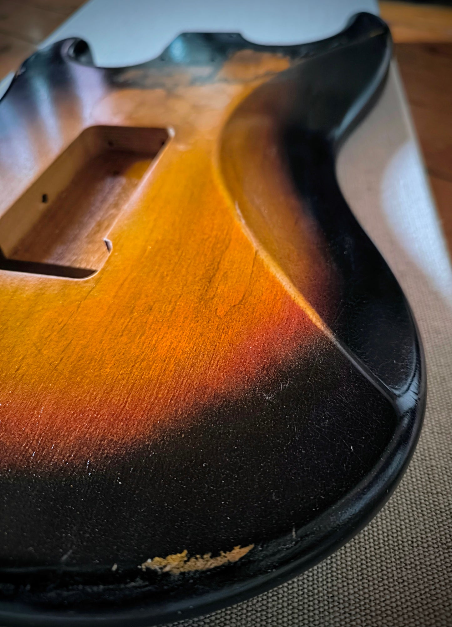 Cuerpo estilo Stratocaster®. 3TS. Aliso americano 2 piezas. Nitro. 1,8kg