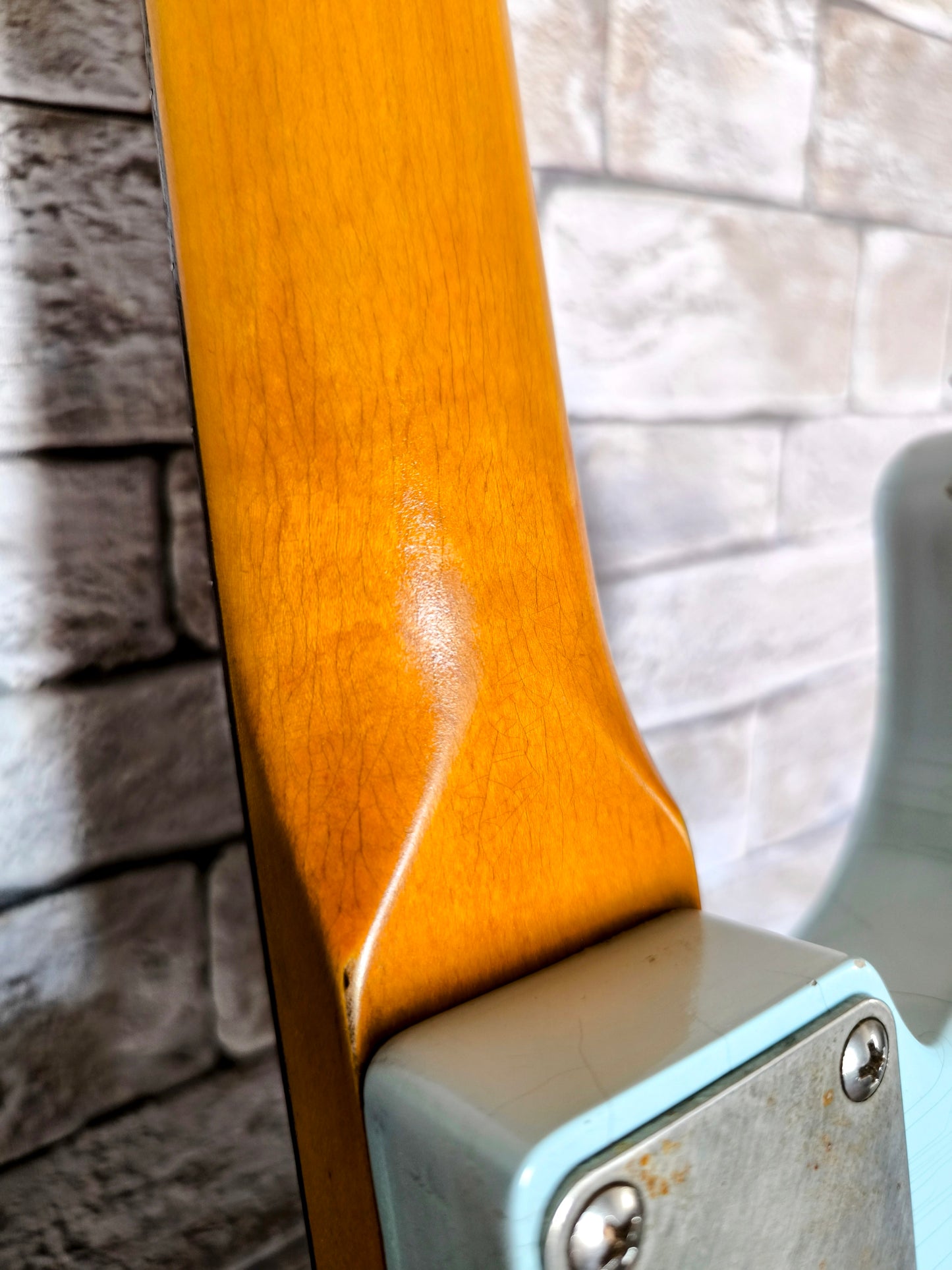 Stratocaster Style 69. Sonic Blue Nitro. 7'25. Relic medio. Hard case Gator incluido.