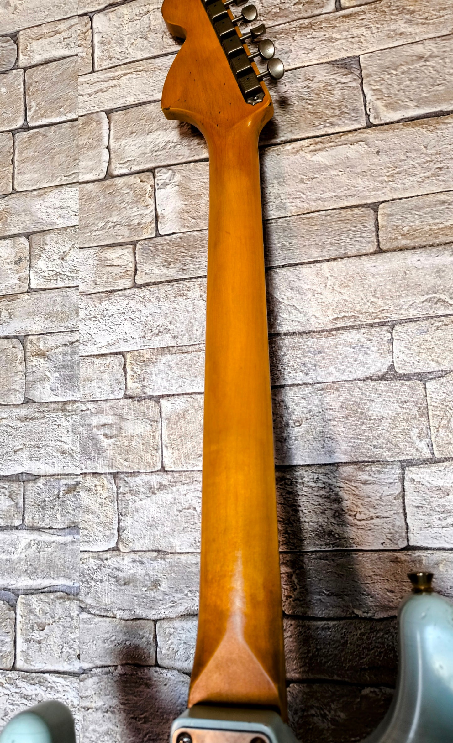 Stratocaster Style 69. Sonic Blue Nitro. 7'25. Relic medio. Hard case Gator incluido.