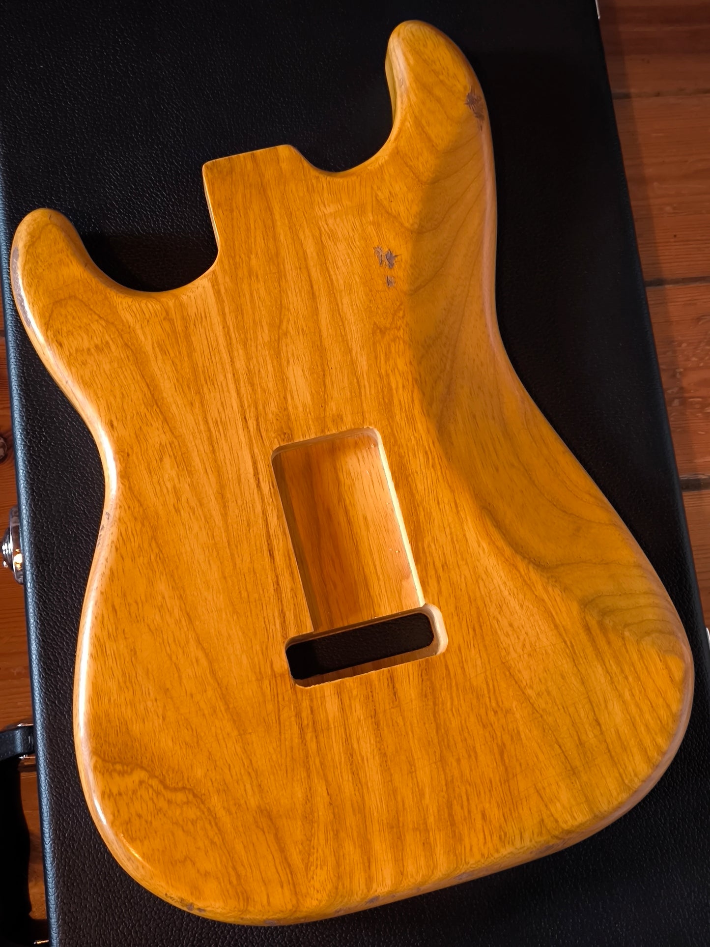 Stratocaster® Body HSH. Fresno de pantano. 1,9kg