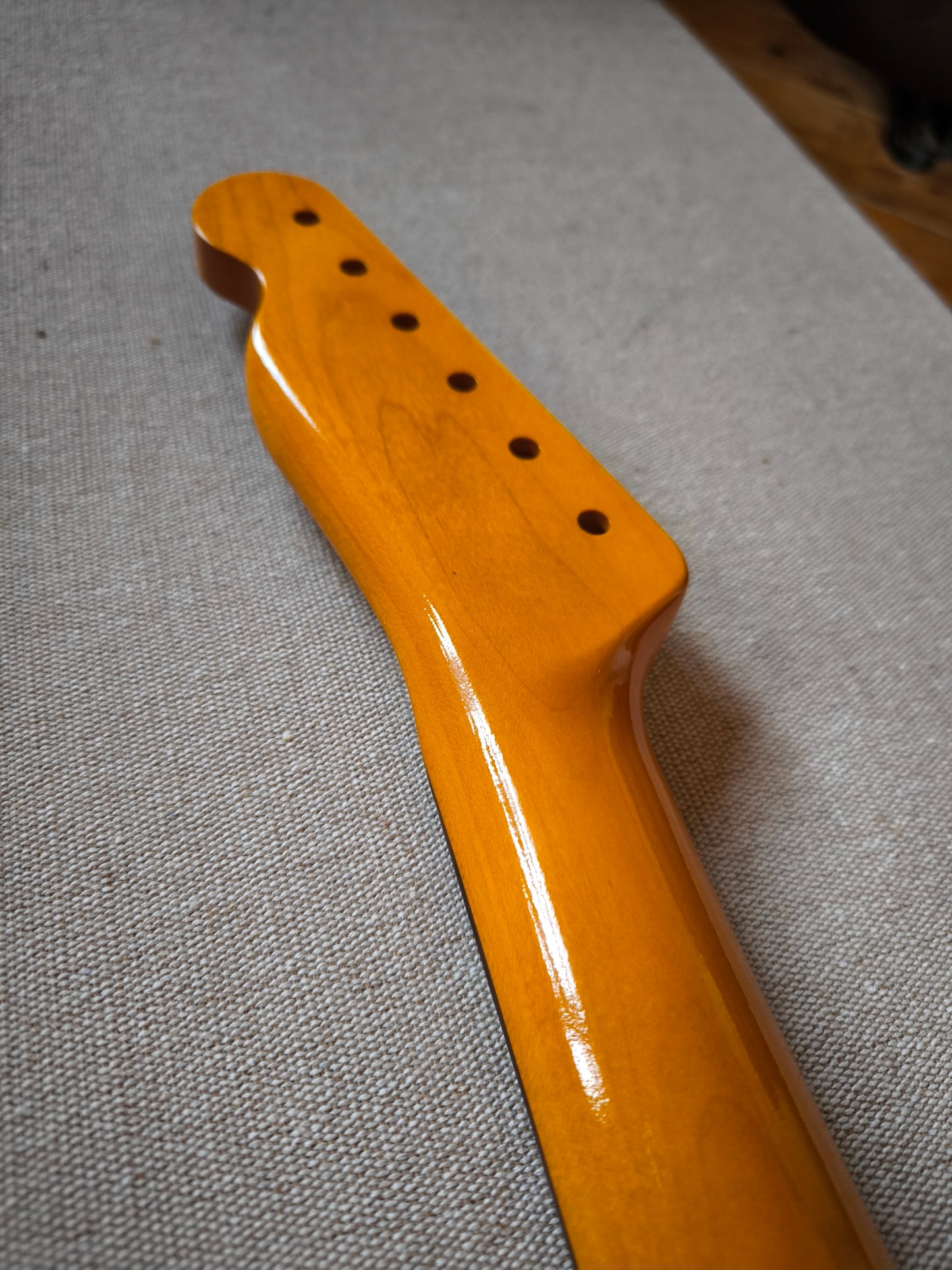 Mástil para Telecaster®. Allparts TRO-C. Radio 10'. C medio. FINISHED. Amber.