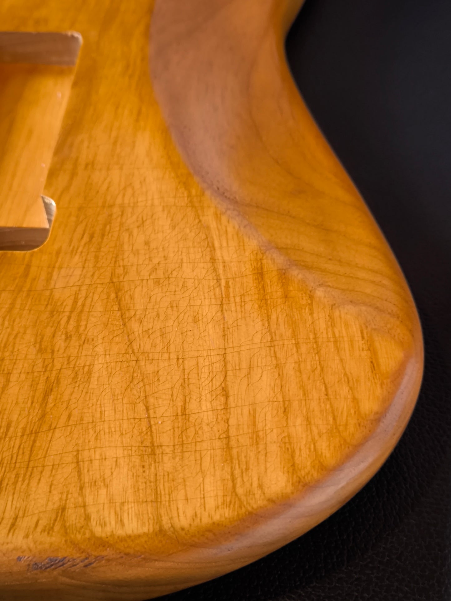 Stratocaster® Body HSH. Fresno de pantano. 1,9kg