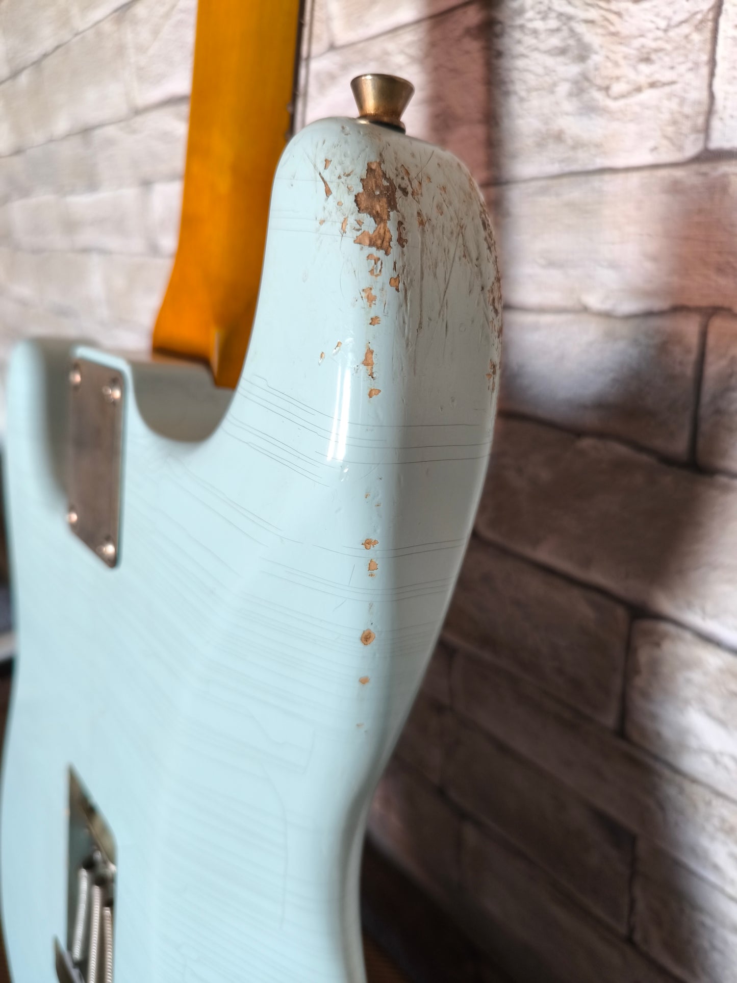 Stratocaster Style 69. Sonic Blue Nitro. 7'25. Relic medio. Hard case Gator incluido.