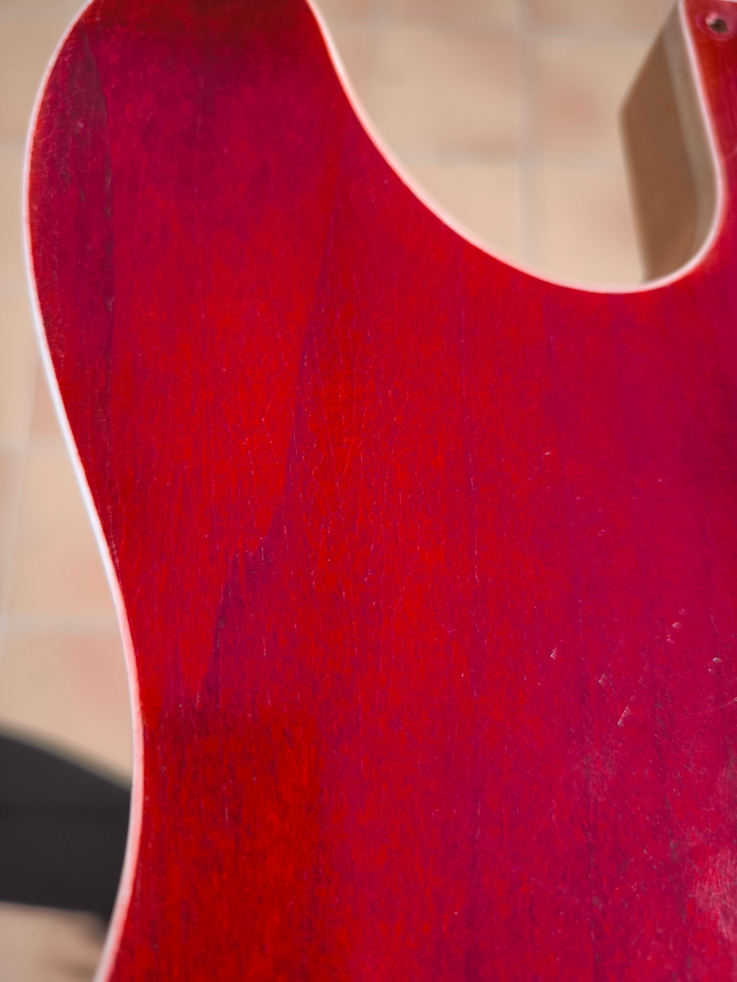 Cuerpo estilo Telecaster HS. Aliso Americano 2 piezas. Cherry.2kg