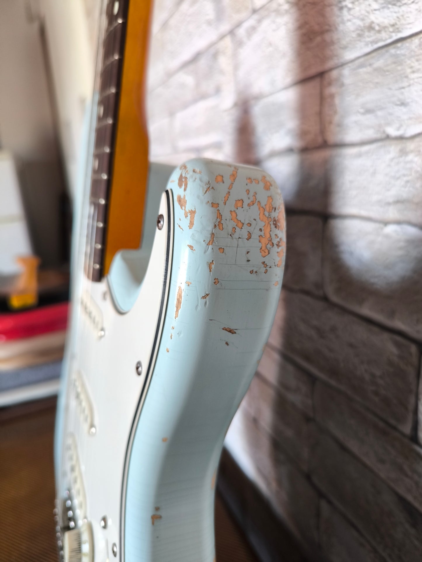 Stratocaster Style 69. Sonic Blue Nitro. 7'25. Relic medio. Hard case Gator incluido.