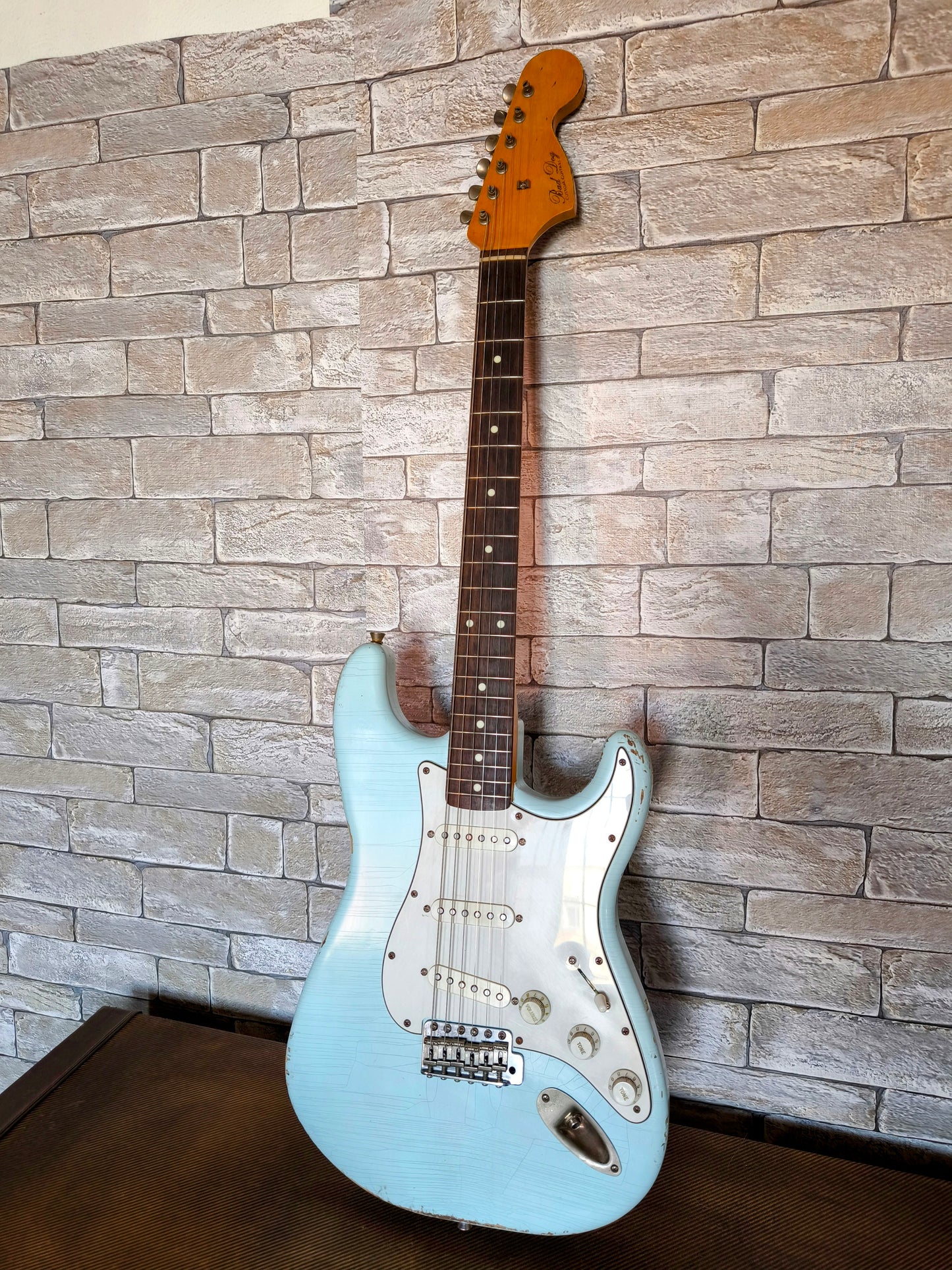 Stratocaster Style 69. Sonic Blue Nitro. 7'25. Relic medio. Hard case Gator incluido.
