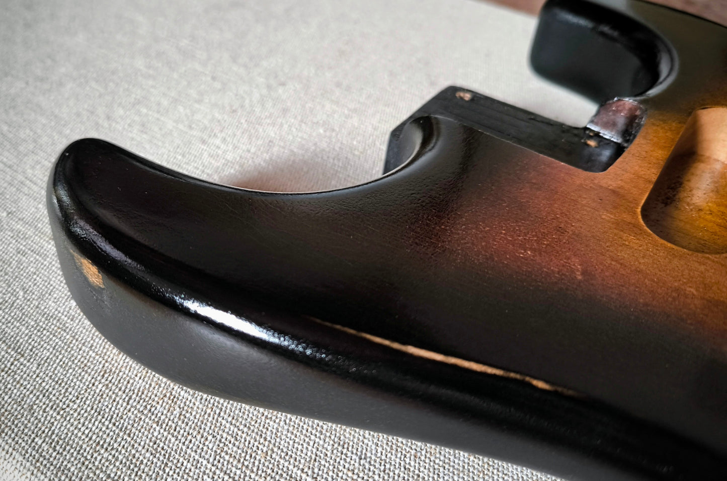 Cuerpo estilo Stratocaster®. 3TS. Aliso americano 2 piezas. Nitro. 1,8kg