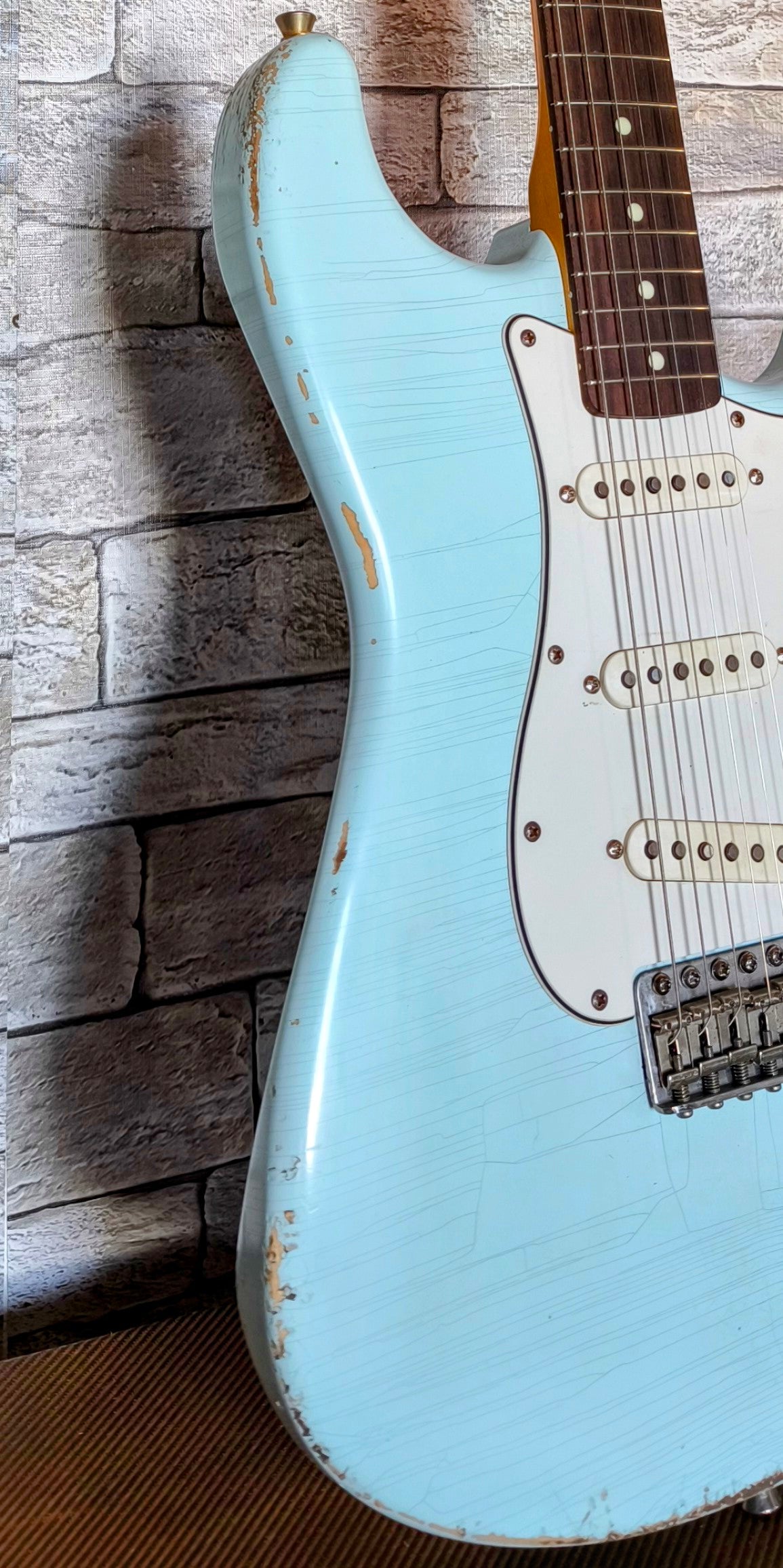 Stratocaster Style 69. Sonic Blue Nitro. 7'25. Relic medio. Hard case Gator incluido.