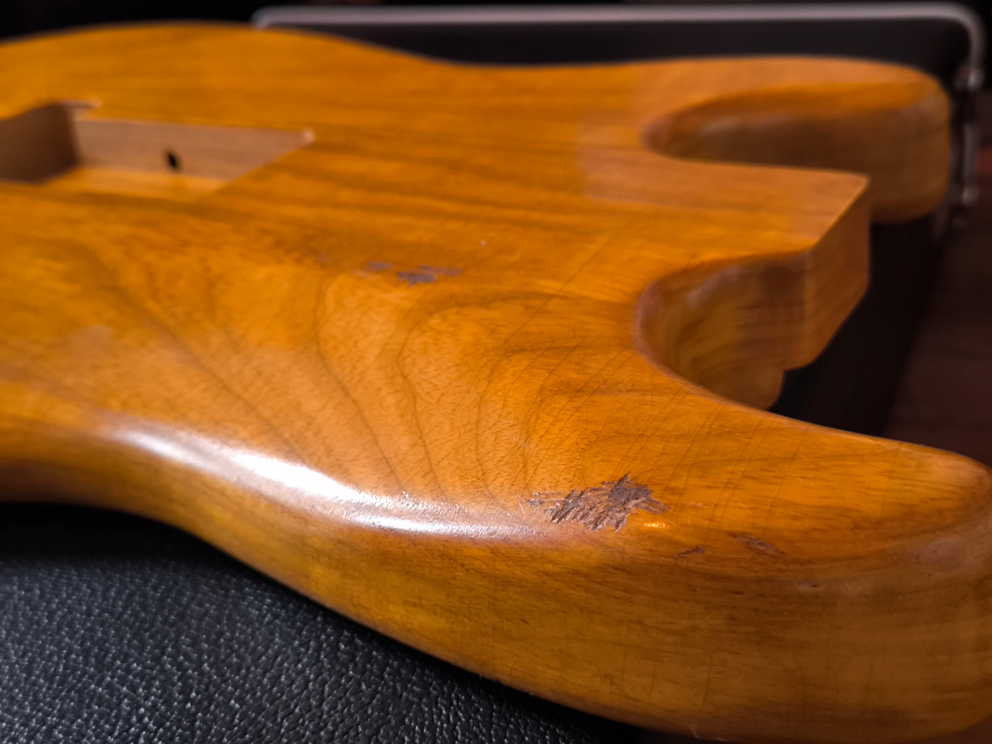 Stratocaster® Body HSH. Fresno de pantano. 1,9kg