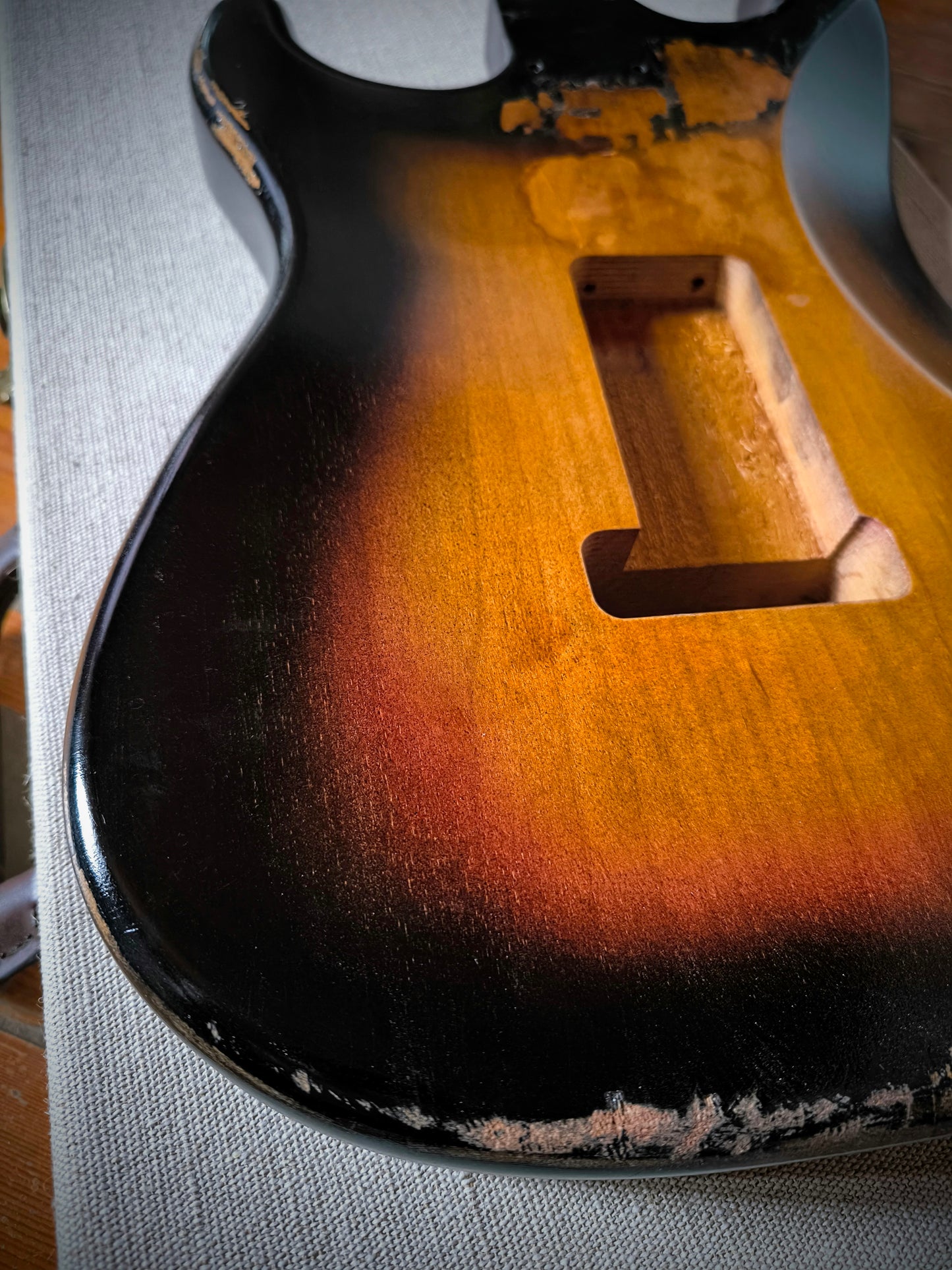 Cuerpo estilo Stratocaster®. 3TS. Aliso americano 2 piezas. Nitro. 1,8kg