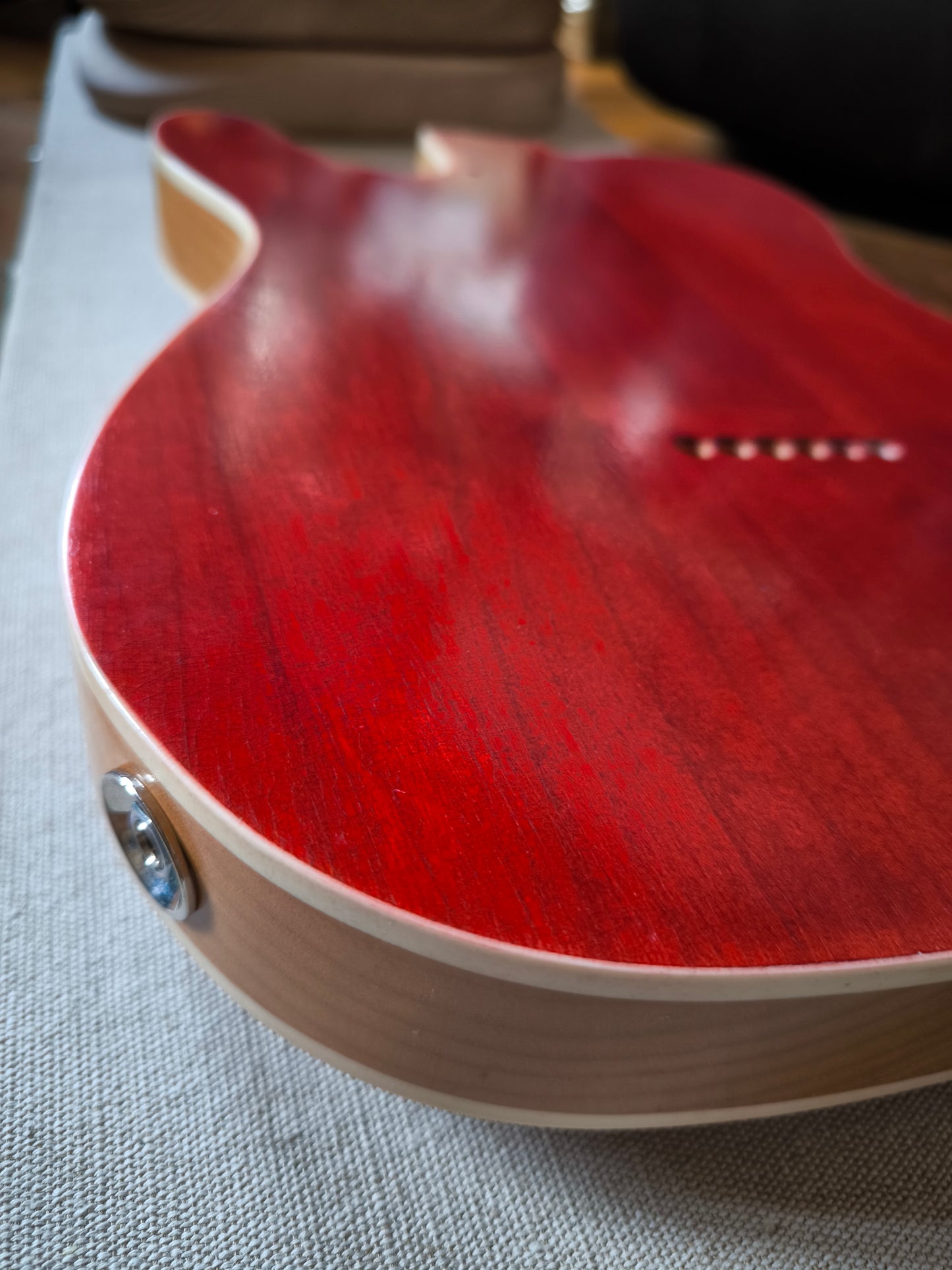 Cuerpo estilo Telecaster HS. Aliso Americano 2 piezas. Cherry.2kg