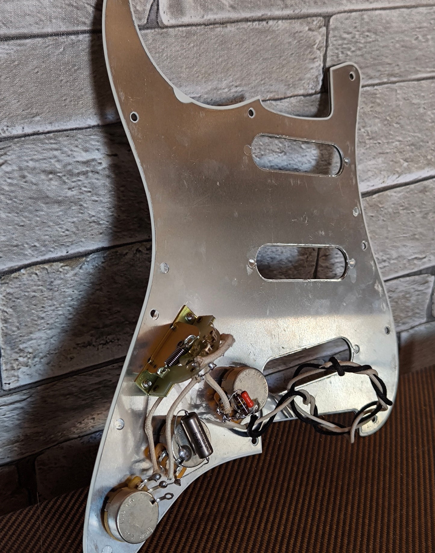 Pickguard Pre-loaded ST