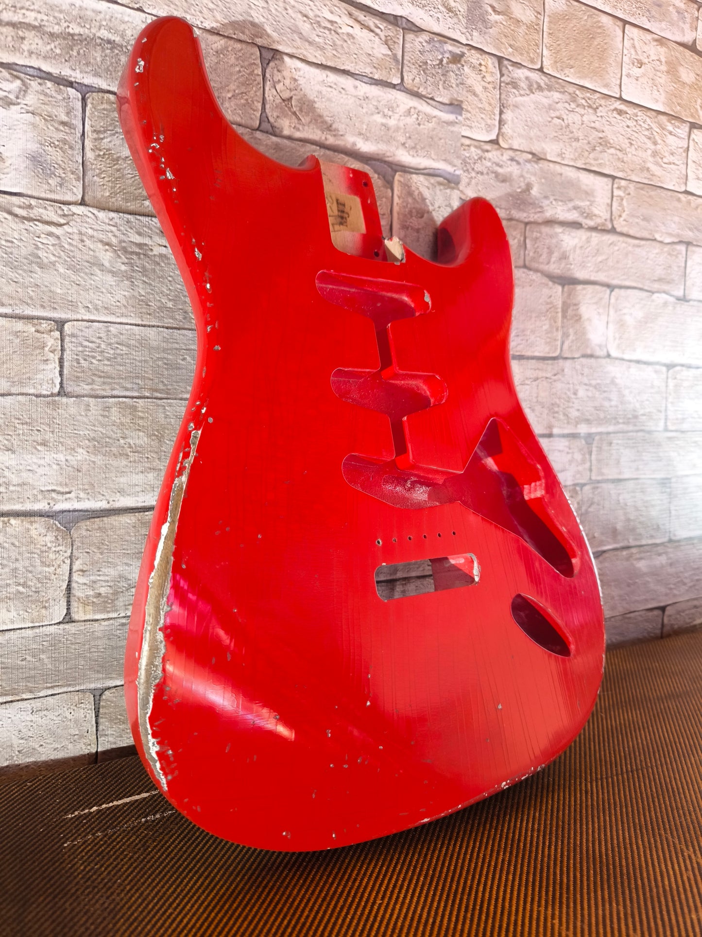 Mark Jenny MJT cuerpo estilo Stratocaster aliso 2 piezas. Dakota red. Relic